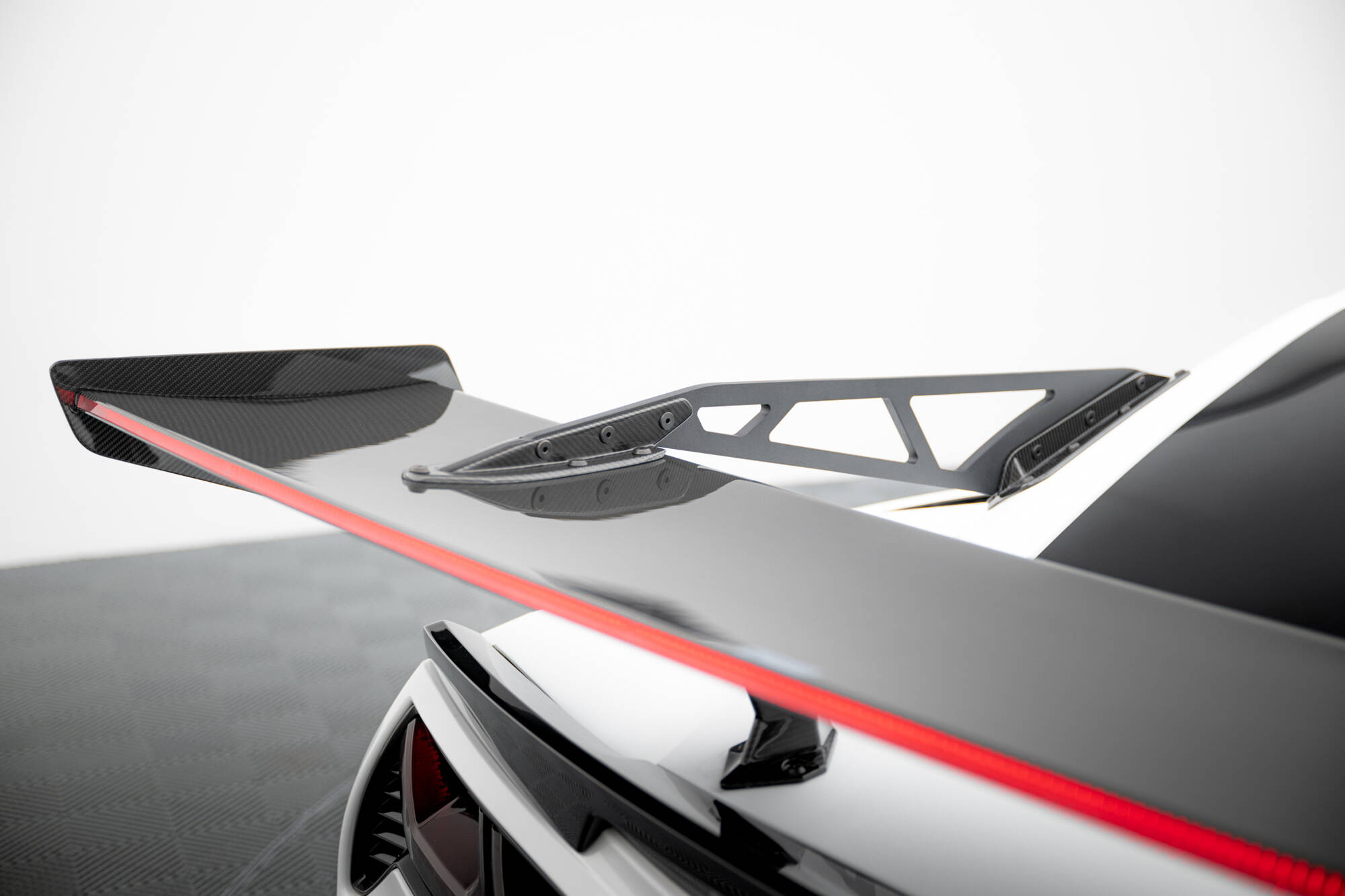 pol_po_Carbon-Spoiler-With-Upper-Swan-Mounting-LED-Chevrolet-Corvette-Stingray-Grand-Sport-C7-21492_18 pol_po_Carbon-Spoiler-With-Upper-Swan-Mounting-LED-Chevrolet-Corvette-Stingray-Grand-Sport-C7-21492_18