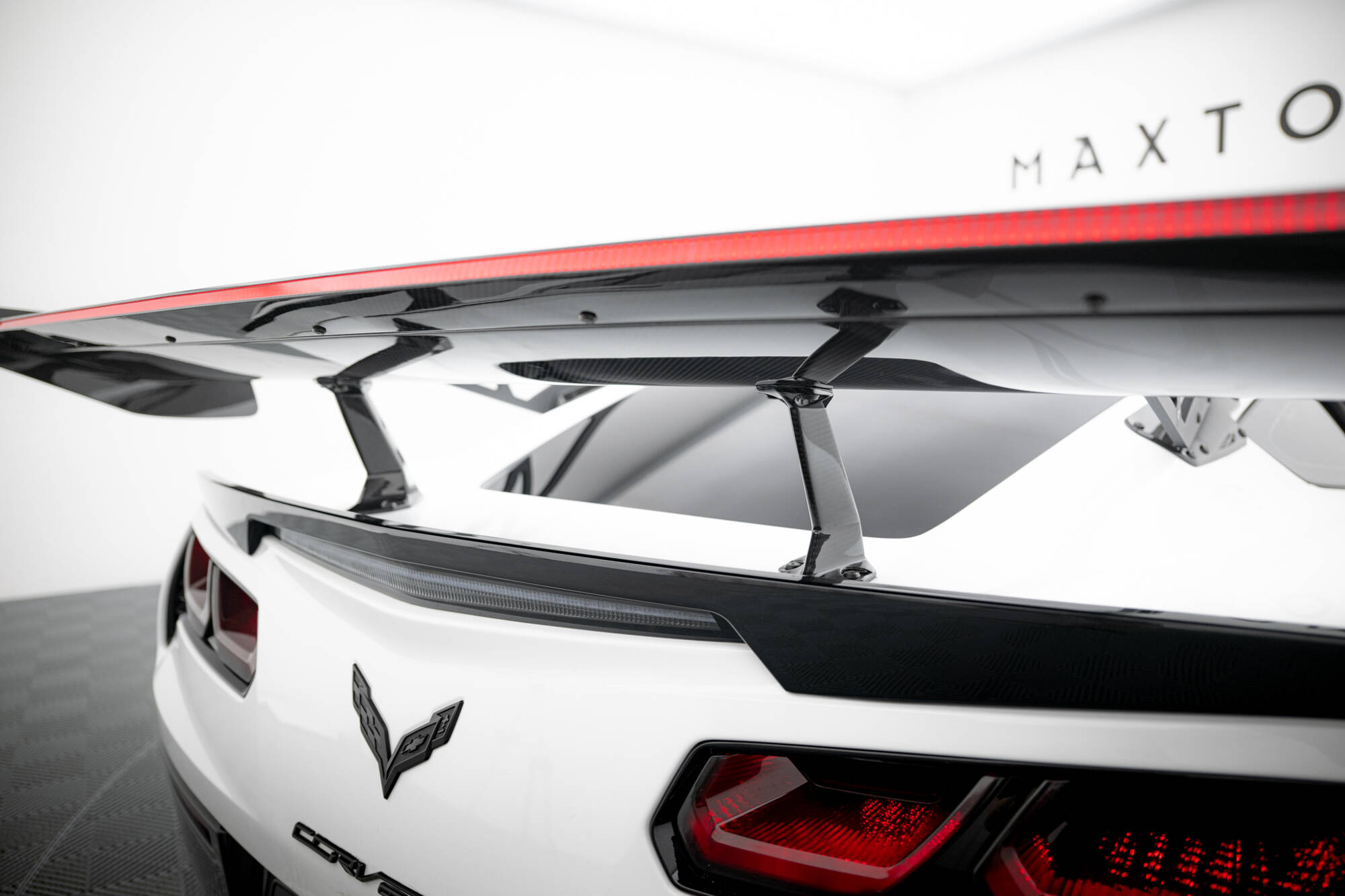 pol_po_Carbon-Spoiler-With-Upper-Swan-Mounting-LED-Chevrolet-Corvette-Stingray-Grand-Sport-C7-21492_20 pol_po_Carbon-Spoiler-With-Upper-Swan-Mounting-LED-Chevrolet-Corvette-Stingray-Grand-Sport-C7-21492_20