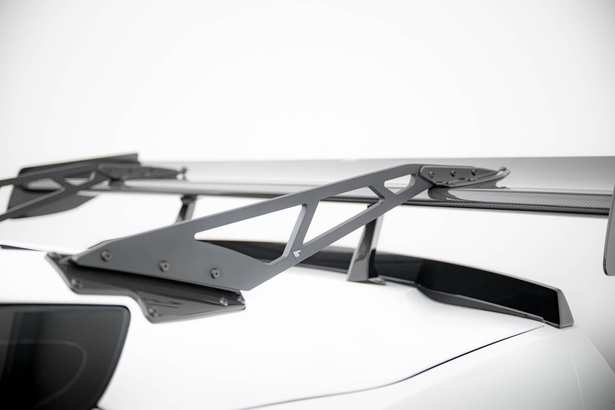 pol_po_Carbon-Spoiler-With-Upper-Swan-Mounting-LED-Chevrolet-Corvette-Stingray-Grand-Sport-C7-21492_23 pol_po_Carbon-Spoiler-With-Upper-Swan-Mounting-LED-Chevrolet-Corvette-Stingray-Grand-Sport-C7-21492_23