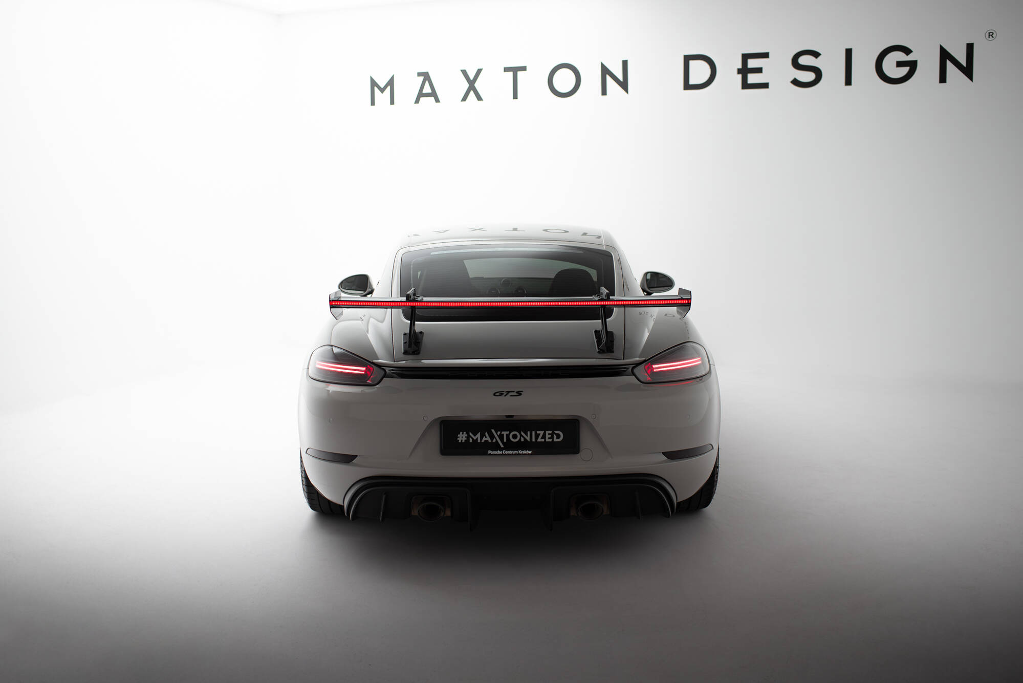 pol_po_Carbon-Spoiler-With-Upper-Swan-Mounting-V-1-LED-Porsche-718-Cayman-982c-21520_16 pol_po_Carbon-Spoiler-With-Upper-Swan-Mounting-V-1-LED-Porsche-718-Cayman-982c-21520_16