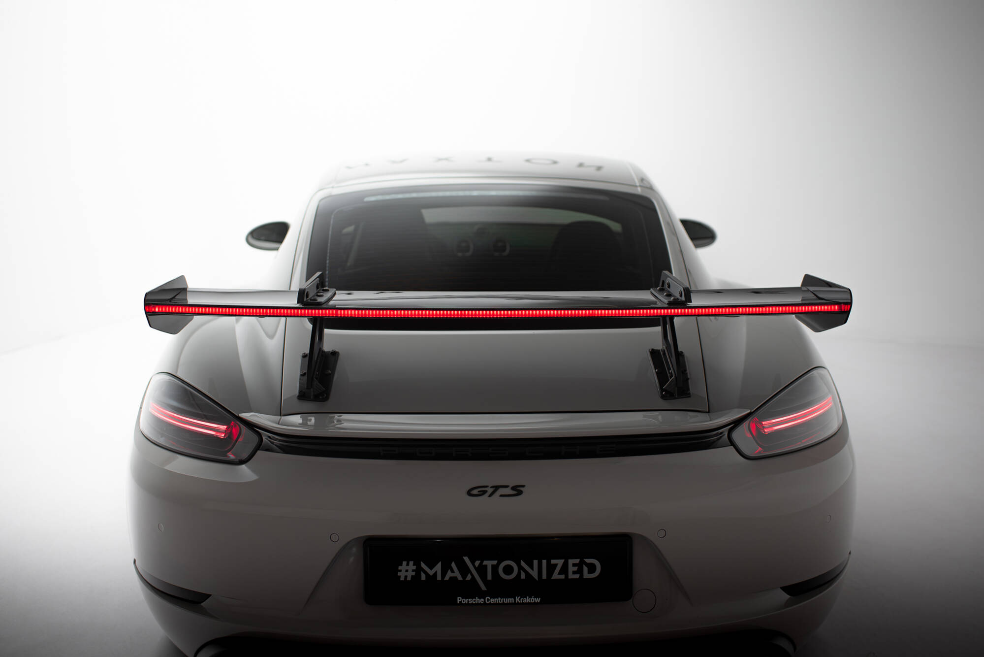pol_po_Carbon-Spoiler-With-Upper-Swan-Mounting-V-1-LED-Porsche-718-Cayman-982c-21520_18 pol_po_Carbon-Spoiler-With-Upper-Swan-Mounting-V-1-LED-Porsche-718-Cayman-982c-21520_18