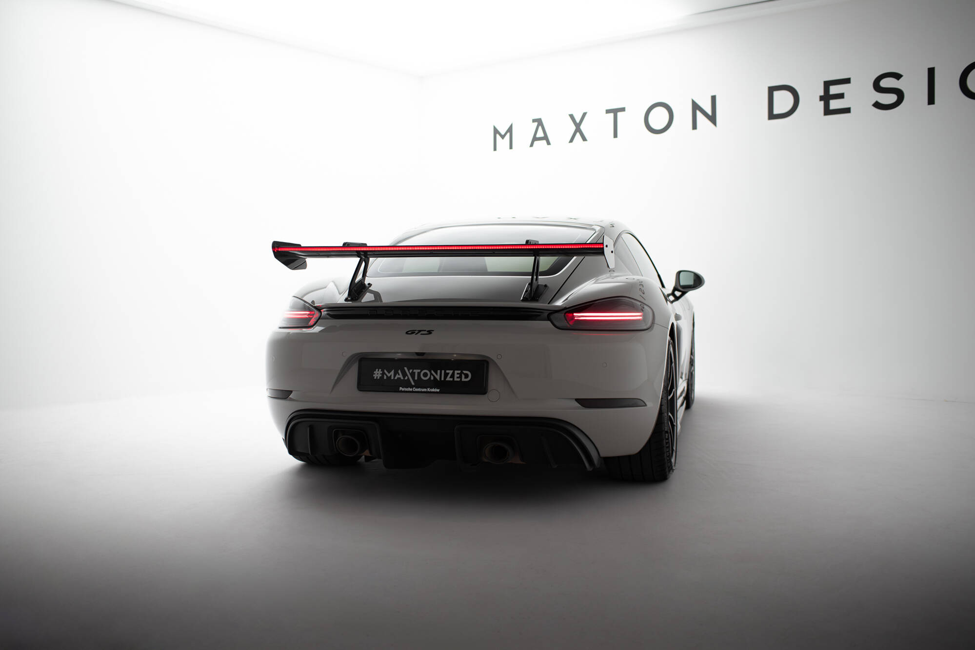 pol_po_Carbon-Spoiler-With-Upper-Swan-Mounting-V-1-LED-Porsche-718-Cayman-982c-21520_20 pol_po_Carbon-Spoiler-With-Upper-Swan-Mounting-V-1-LED-Porsche-718-Cayman-982c-21520_20