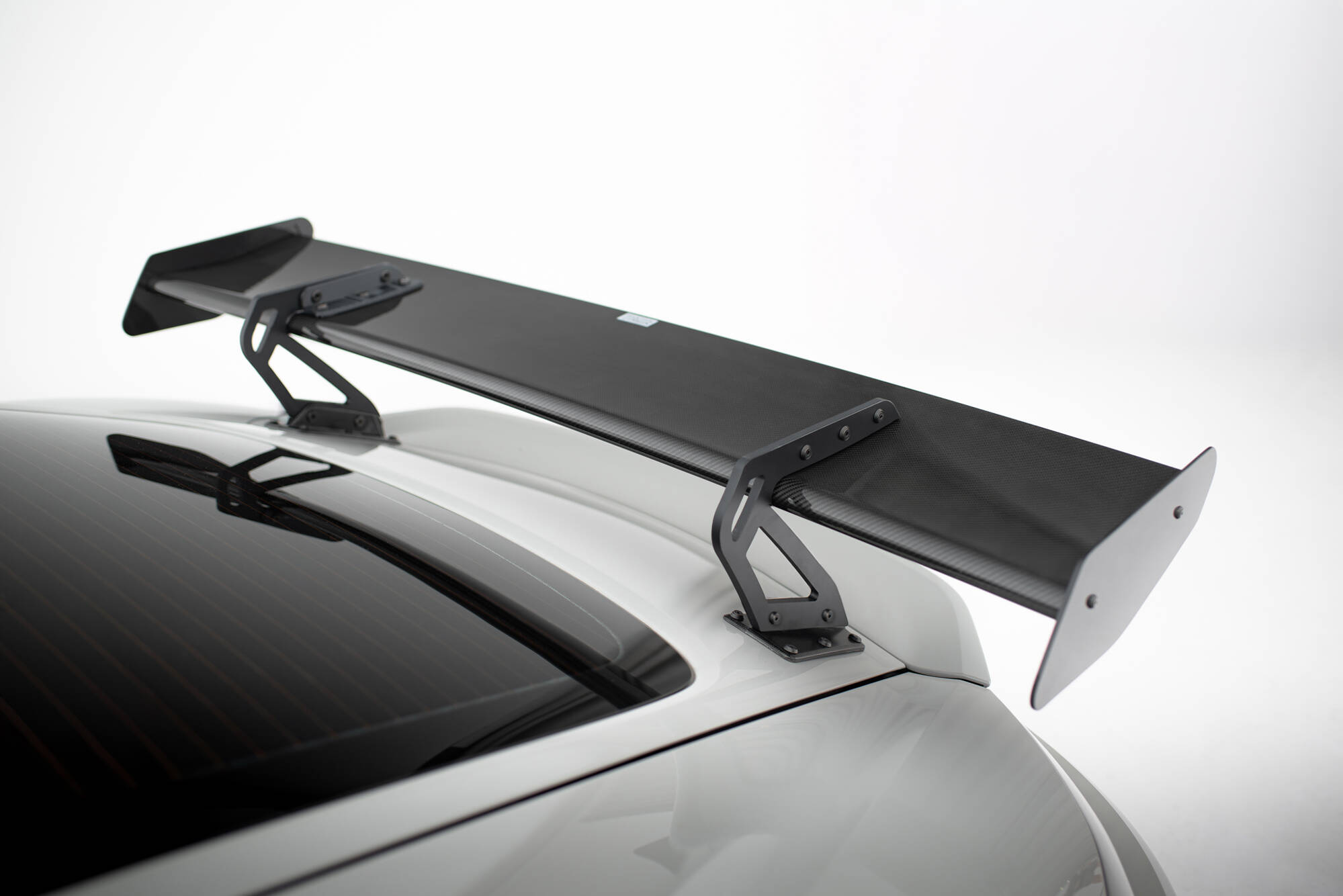 pol_po_Carbon-Spoiler-With-Upper-Swan-Mounting-V-1-LED-Porsche-718-Cayman-982c-21520_6 pol_po_Carbon-Spoiler-With-Upper-Swan-Mounting-V-1-LED-Porsche-718-Cayman-982c-21520_6