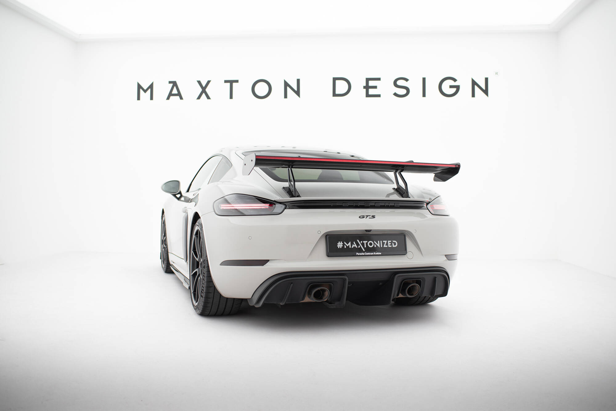 pol_po_Carbon-Spoiler-With-Upper-Swan-Mounting-V-2-LED-Porsche-718-Cayman-982c-21524_16 pol_po_Carbon-Spoiler-With-Upper-Swan-Mounting-V-2-LED-Porsche-718-Cayman-982c-21524_16