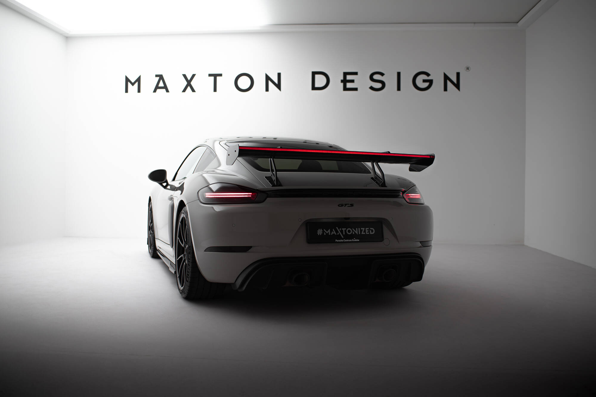 pol_po_Carbon-Spoiler-With-Upper-Swan-Mounting-V-2-LED-Porsche-718-Cayman-982c-21524_21 pol_po_Carbon-Spoiler-With-Upper-Swan-Mounting-V-2-LED-Porsche-718-Cayman-982c-21524_21
