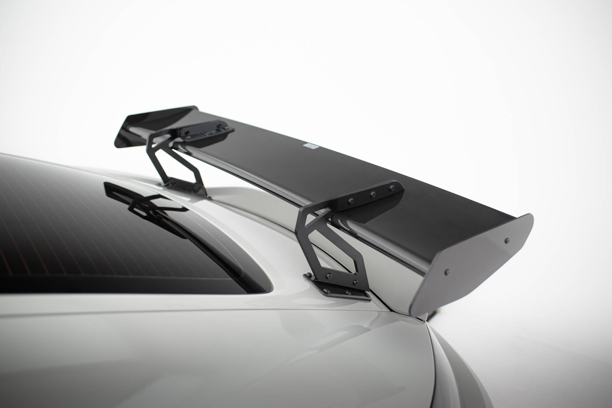 pol_po_Carbon-Spoiler-With-Upper-Swan-Mounting-V-2-LED-Porsche-718-Cayman-982c-21524_6 pol_po_Carbon-Spoiler-With-Upper-Swan-Mounting-V-2-LED-Porsche-718-Cayman-982c-21524_6