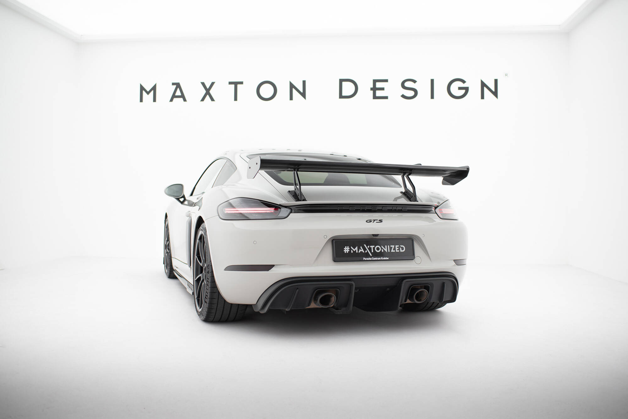 pol_po_Carbon-Spoiler-With-Upper-Swan-Mounting-V-2-Porsche-718-Cayman-982c-21522_7 pol_po_Carbon-Spoiler-With-Upper-Swan-Mounting-V-2-Porsche-718-Cayman-982c-21522_7