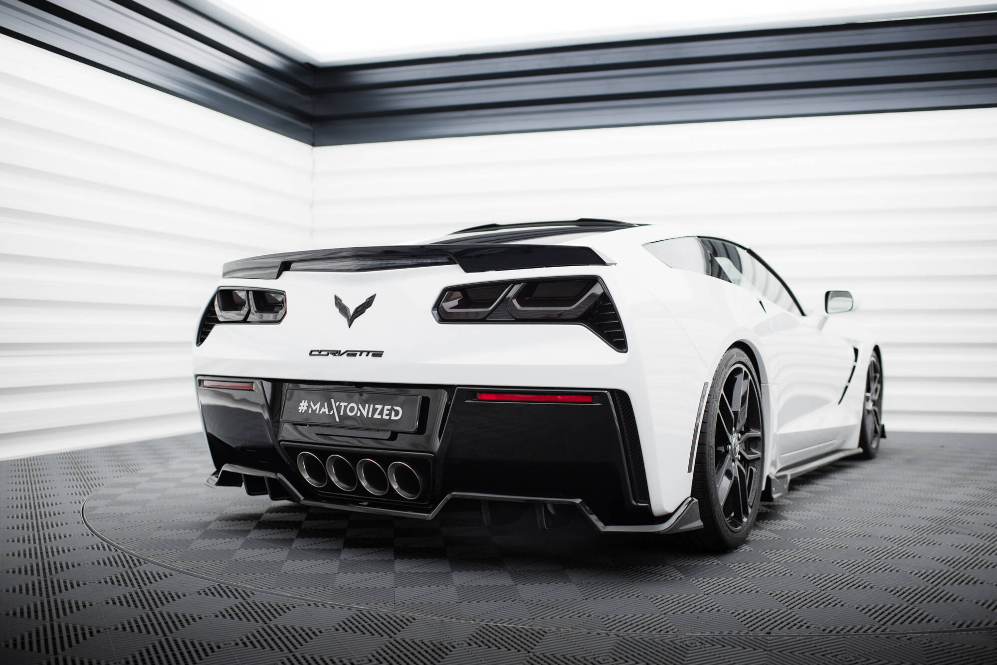 pol_po_Central-Rear-Splitter-with-vertical-bars-Chevrolet-Corvette-C7-20895_3 pol_po_Central-Rear-Splitter-with-vertical-bars-Chevrolet-Corvette-C7-20895_3