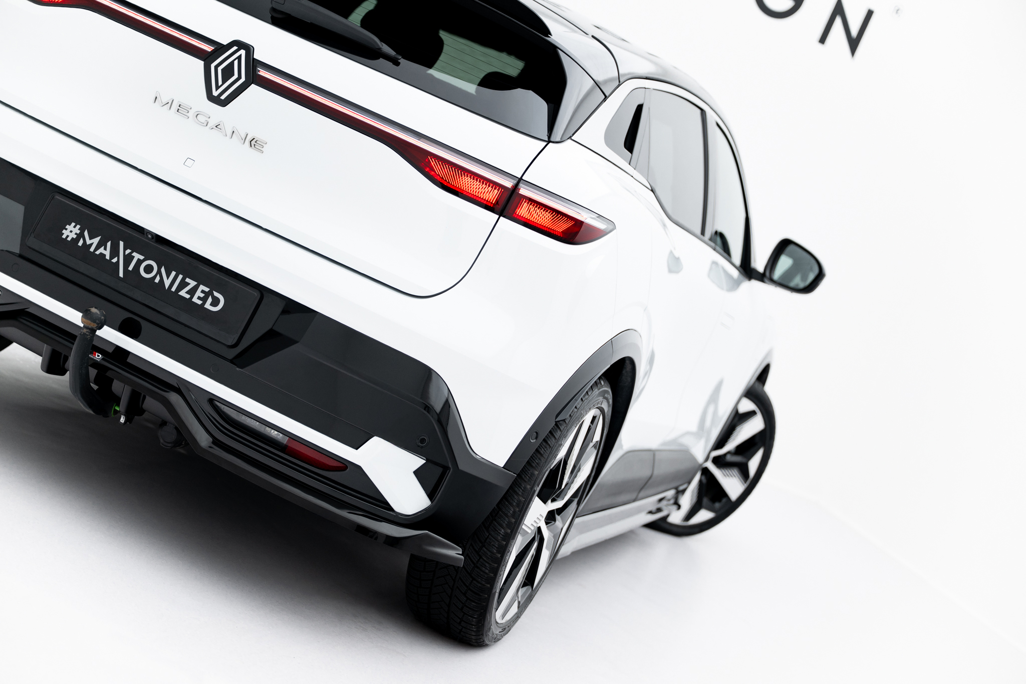 pol_po_Central-Rear-Splitter-with-vertical-bars-Renault-Megane-E-Tech-Electric-Mk1-22902_1 pol_po_Central-Rear-Splitter-with-vertical-bars-Renault-Megane-E-Tech-Electric-Mk1-22902_1