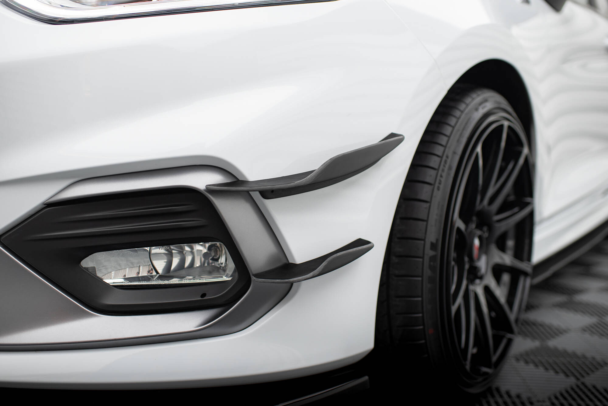 pol_po_Front-Bumper-Wings-Canards-V-2-Ford-Fiesta-Mk8-ST-ST-Line-10904_4 pol_po_Front-Bumper-Wings-Canards-V-2-Ford-Fiesta-Mk8-ST-ST-Line-10904_4