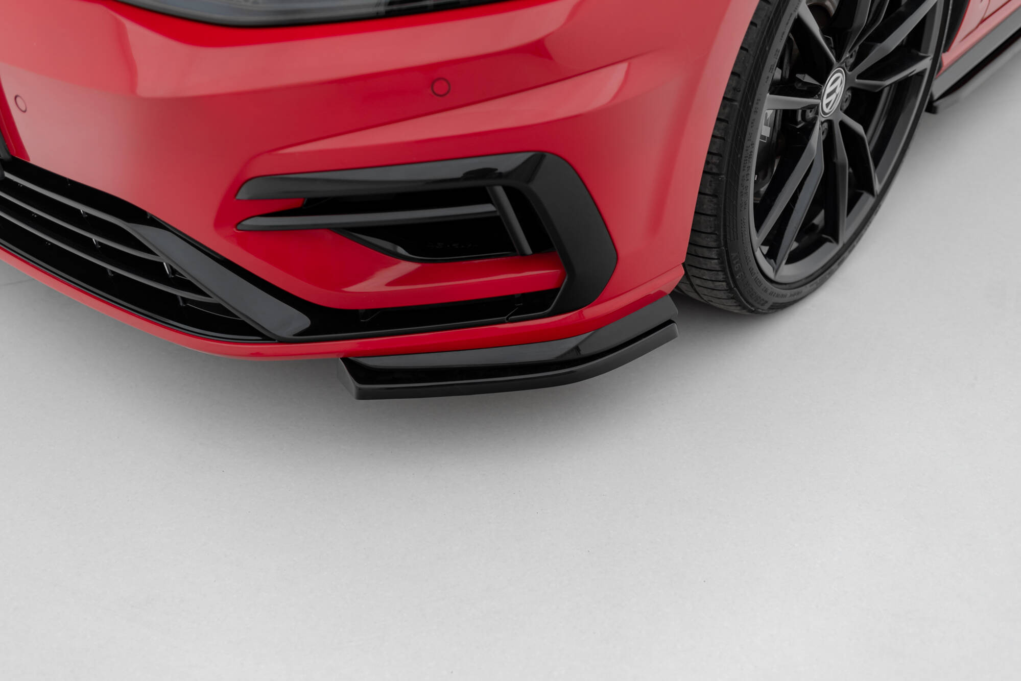 pol_po_Front-Side-Splitters-Volkswagen-Golf-R-R-Line-Mk7-Facelift-7659_5 pol_po_Front-Side-Splitters-Volkswagen-Golf-R-R-Line-Mk7-Facelift-7659_5