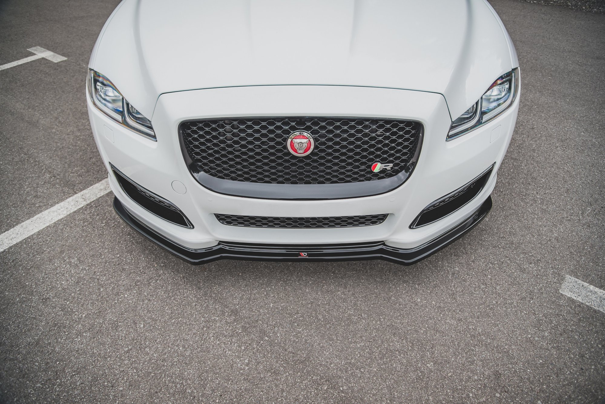 pol_po_Front-Splitter-Jaguar-XJ-R-Sport-X351-Facelift-10394_4 pol_po_Front-Splitter-Jaguar-XJ-R-Sport-X351-Facelift-10394_4