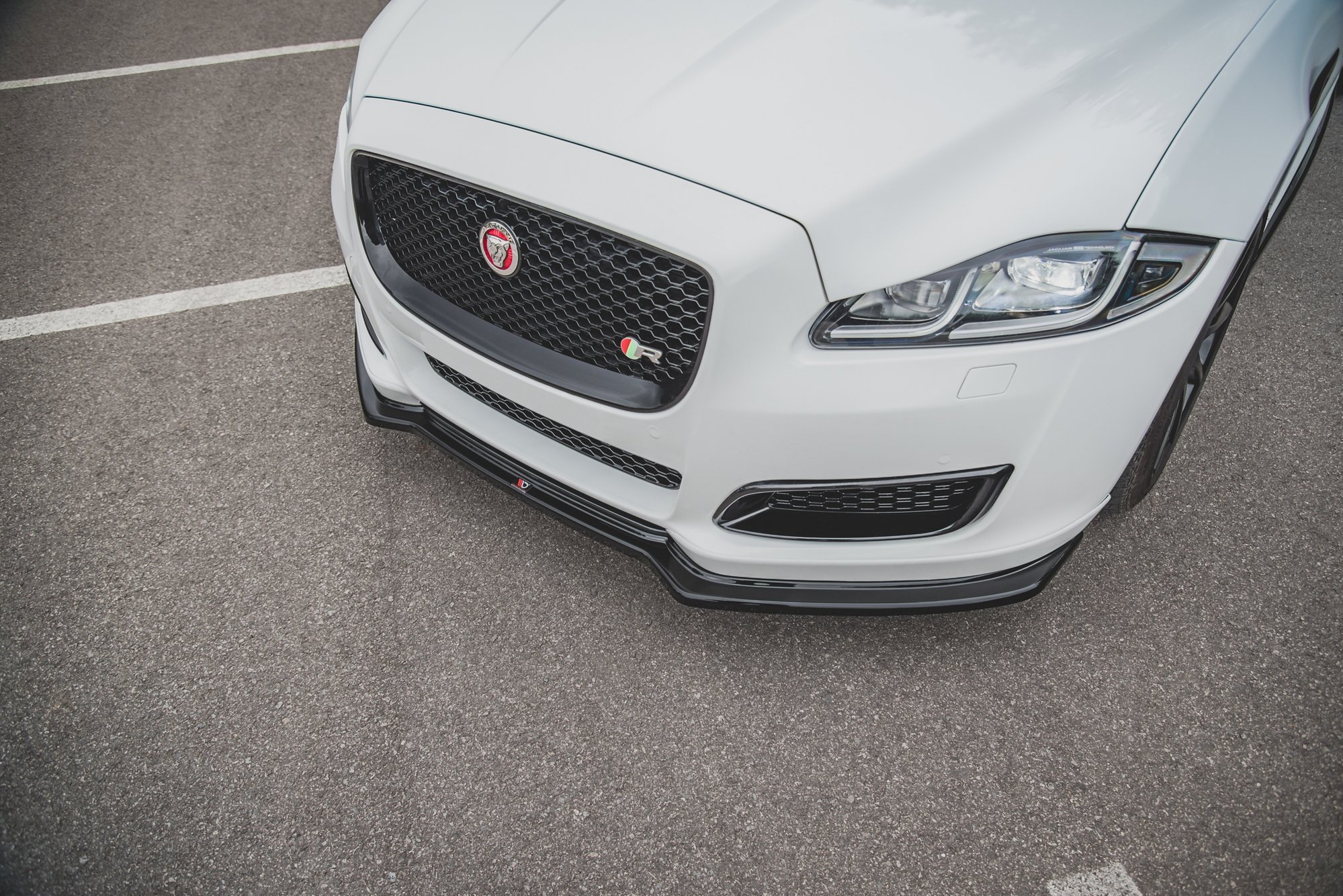 pol_po_Front-Splitter-Jaguar-XJ-R-Sport-X351-Facelift-10394_5 pol_po_Front-Splitter-Jaguar-XJ-R-Sport-X351-Facelift-10394_5