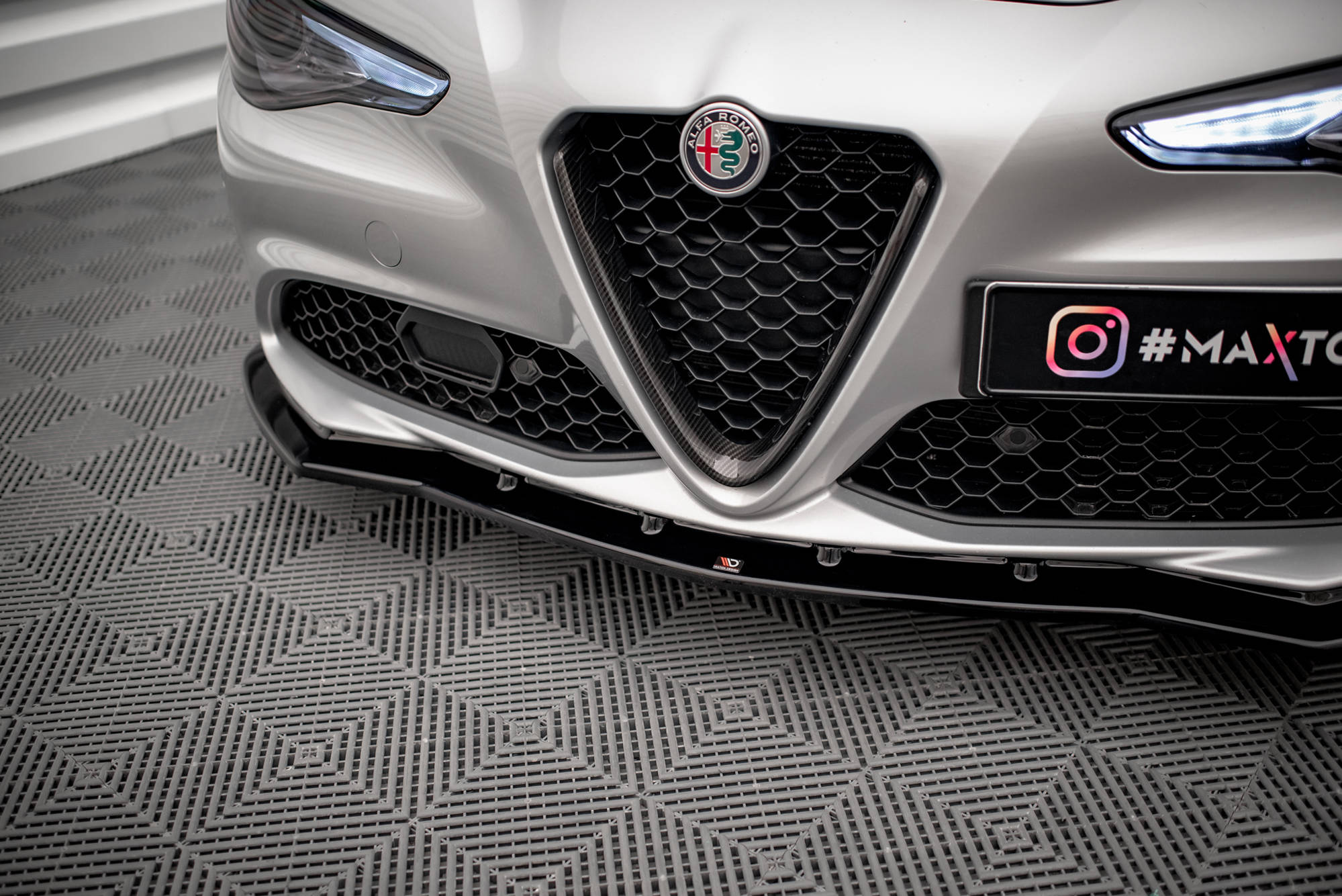 pol_po_Front-Splitter-V-1-Alfa-Romeo-Giulia-Sport-17088_4 pol_po_Front-Splitter-V-1-Alfa-Romeo-Giulia-Sport-17088_4