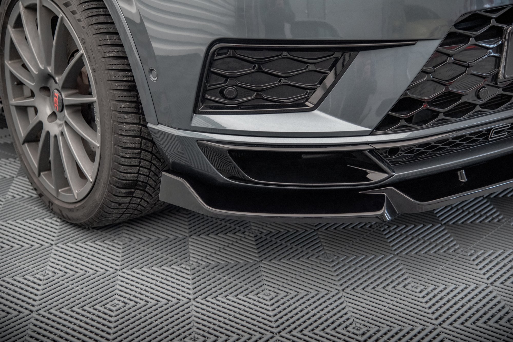 pol_po_Front-Splitter-V-1-Cupra-Ateca-Mk1-11981_8 pol_po_Front-Splitter-V-1-Cupra-Ateca-Mk1-11981_8