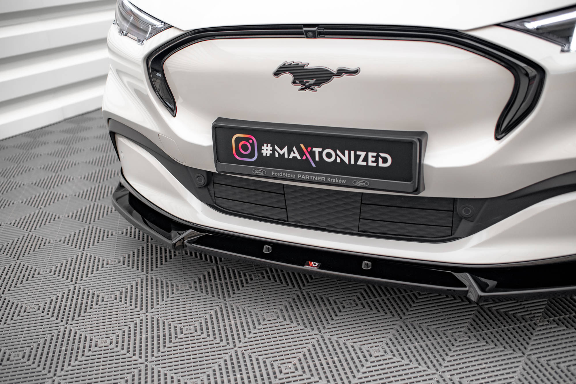 pol_po_Front-Splitter-V-1-Ford-Mustang-Mach-E-Mk1-16103_4 pol_po_Front-Splitter-V-1-Ford-Mustang-Mach-E-Mk1-16103_4
