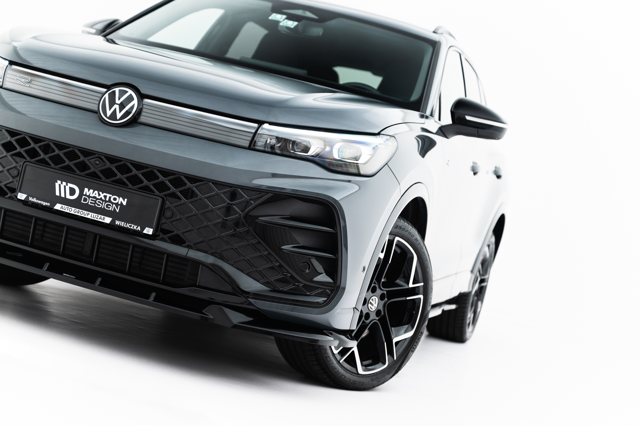 pol_po_Front-Splitter-V-1-Volkswagen-Tiguan-R-Line-Mk3-23461_8 pol_po_Front-Splitter-V-1-Volkswagen-Tiguan-R-Line-Mk3-23461_8