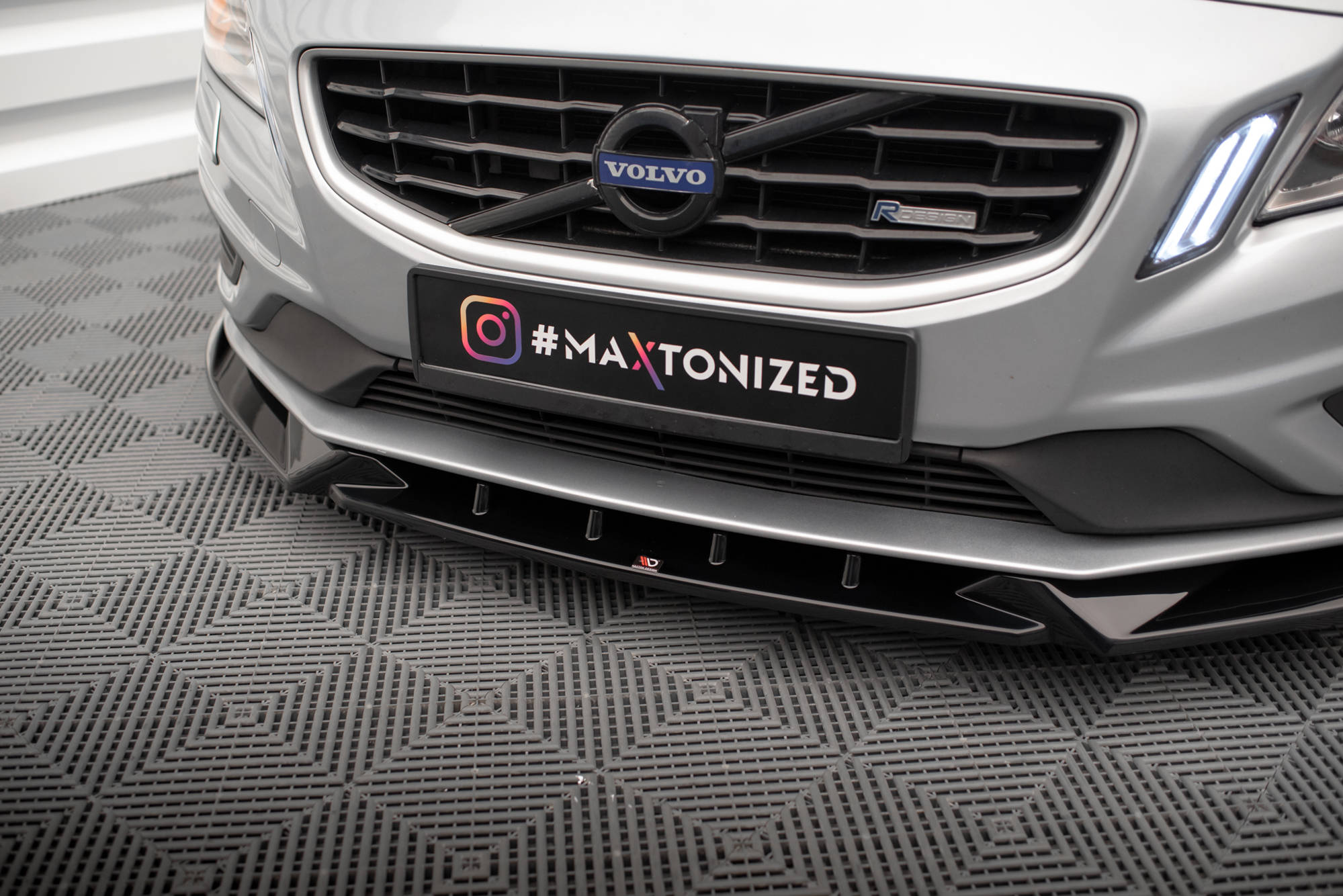 pol_po_Front-Splitter-V-1-Volvo-S60-R-Design-Mk2-18356_6 pol_po_Front-Splitter-V-1-Volvo-S60-R-Design-Mk2-18356_6