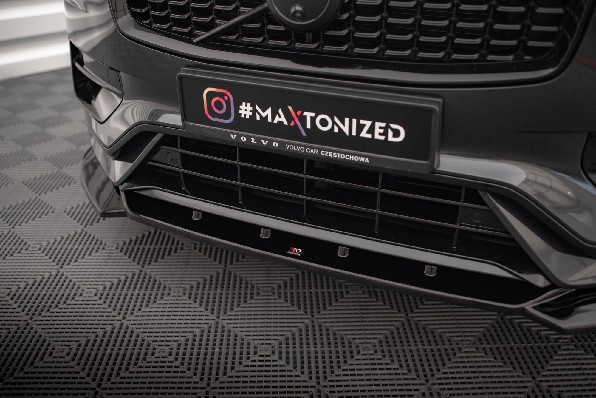 pol_po_Front-Splitter-V-1-Volvo-XC90-R-Design-Mk2-Facelift-17941_5 pol_po_Front-Splitter-V-1-Volvo-XC90-R-Design-Mk2-Facelift-17941_5