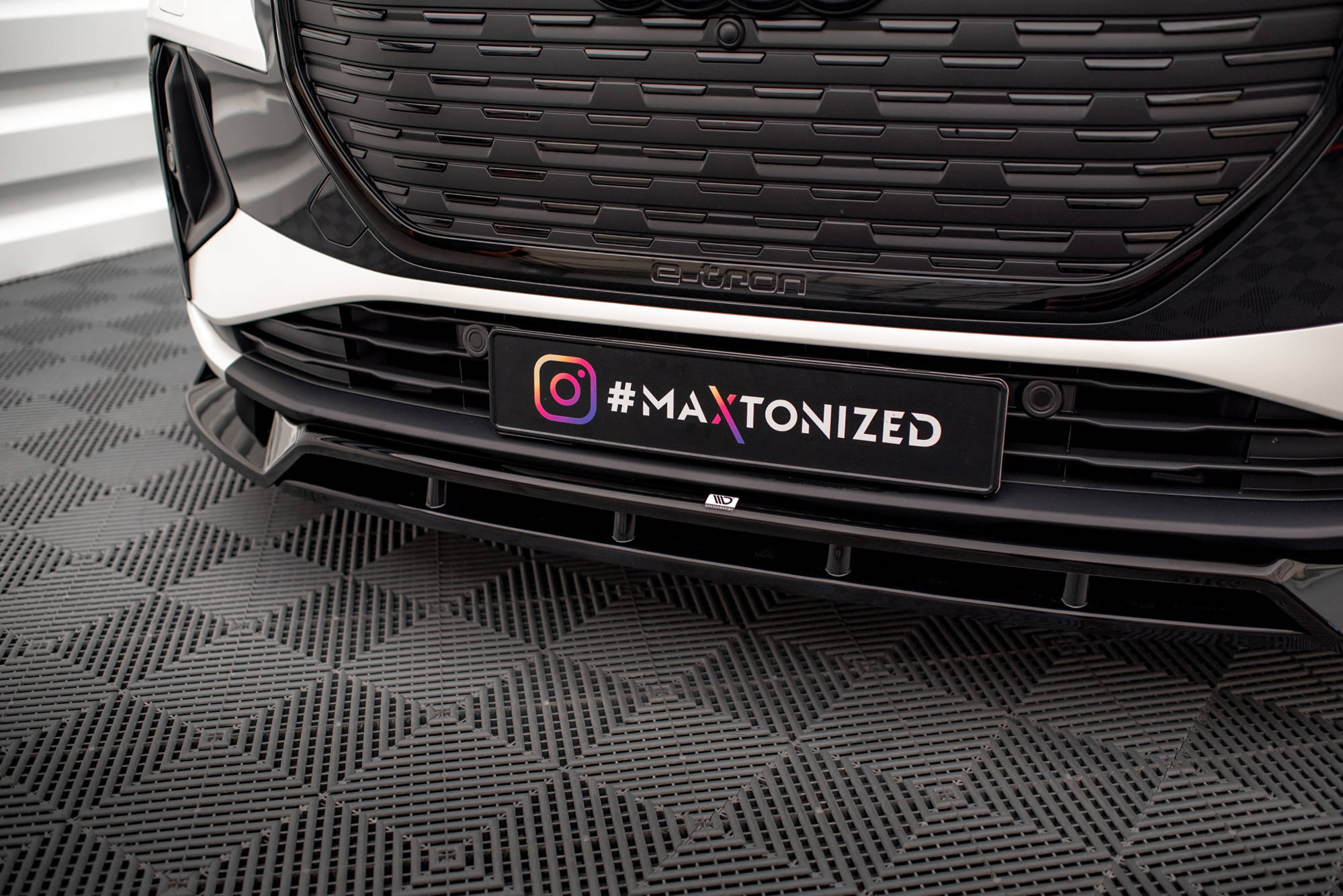 pol_po_Front-Splitter-V-2-Audi-Q4-e-tron-Sportback-S-line-Mk1-17549_4 pol_po_Front-Splitter-V-2-Audi-Q4-e-tron-Sportback-S-line-Mk1-17549_4