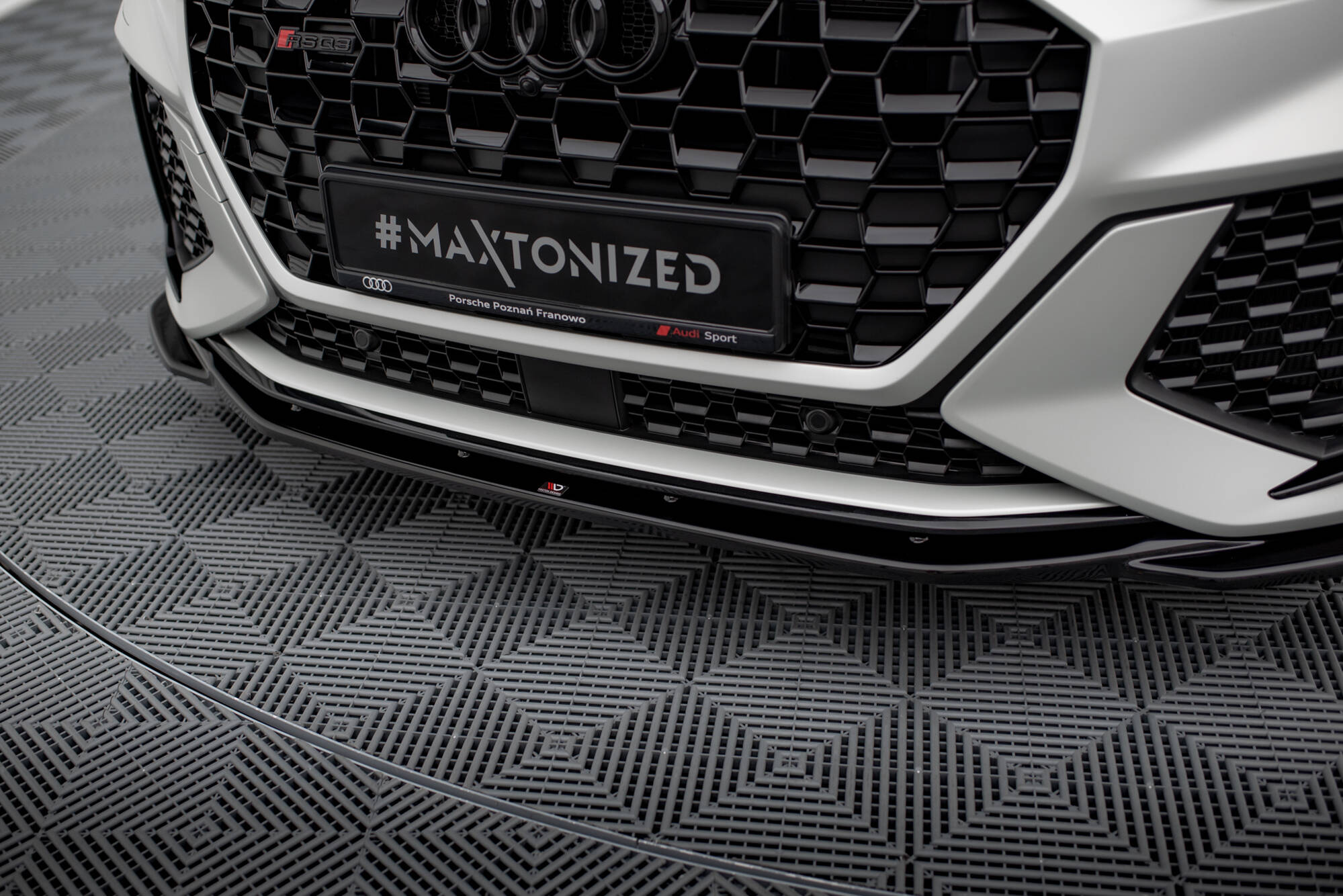 pol_po_Front-Splitter-V-2-Audi-RSQ3-Sportback-SUV-F3-10830_3 pol_po_Front-Splitter-V-2-Audi-RSQ3-Sportback-SUV-F3-10830_3