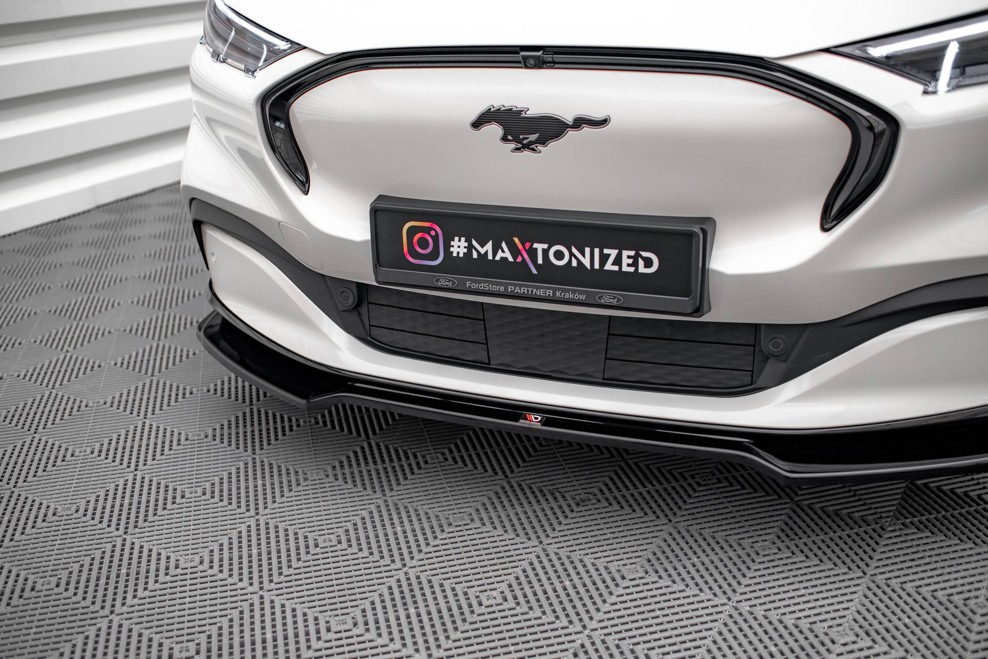pol_po_Front-Splitter-V-2-Ford-Mustang-Mach-E-Mk1-16107_4 pol_po_Front-Splitter-V-2-Ford-Mustang-Mach-E-Mk1-16107_4