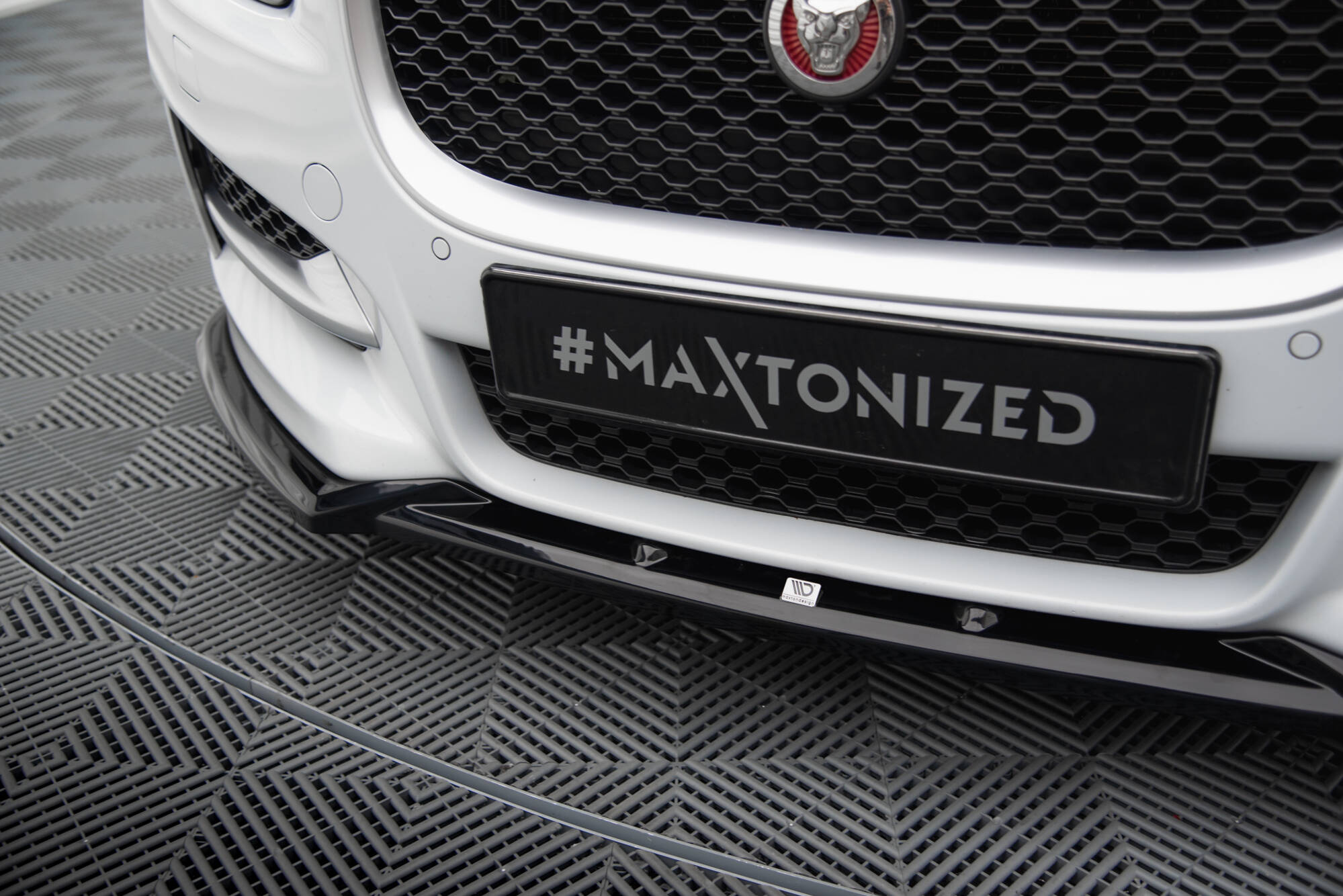 pol_po_Front-Splitter-V-2-Jaguar-XE-R-Sport-X760-19296_3 pol_po_Front-Splitter-V-2-Jaguar-XE-R-Sport-X760-19296_3