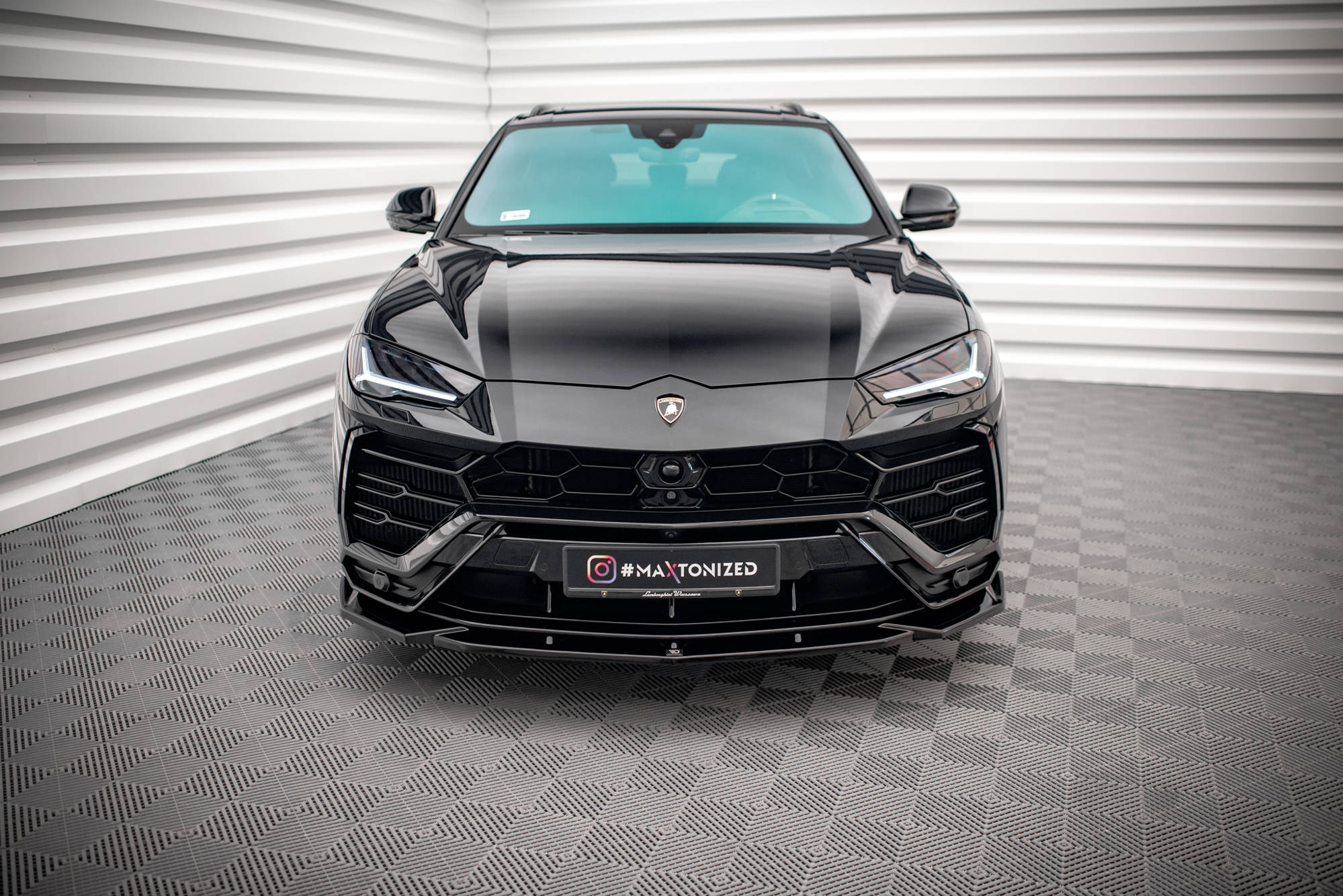 pol_po_Front-Splitter-V-2-Lamborghini-Urus-Mk1-16124_5 pol_po_Front-Splitter-V-2-Lamborghini-Urus-Mk1-16124_5