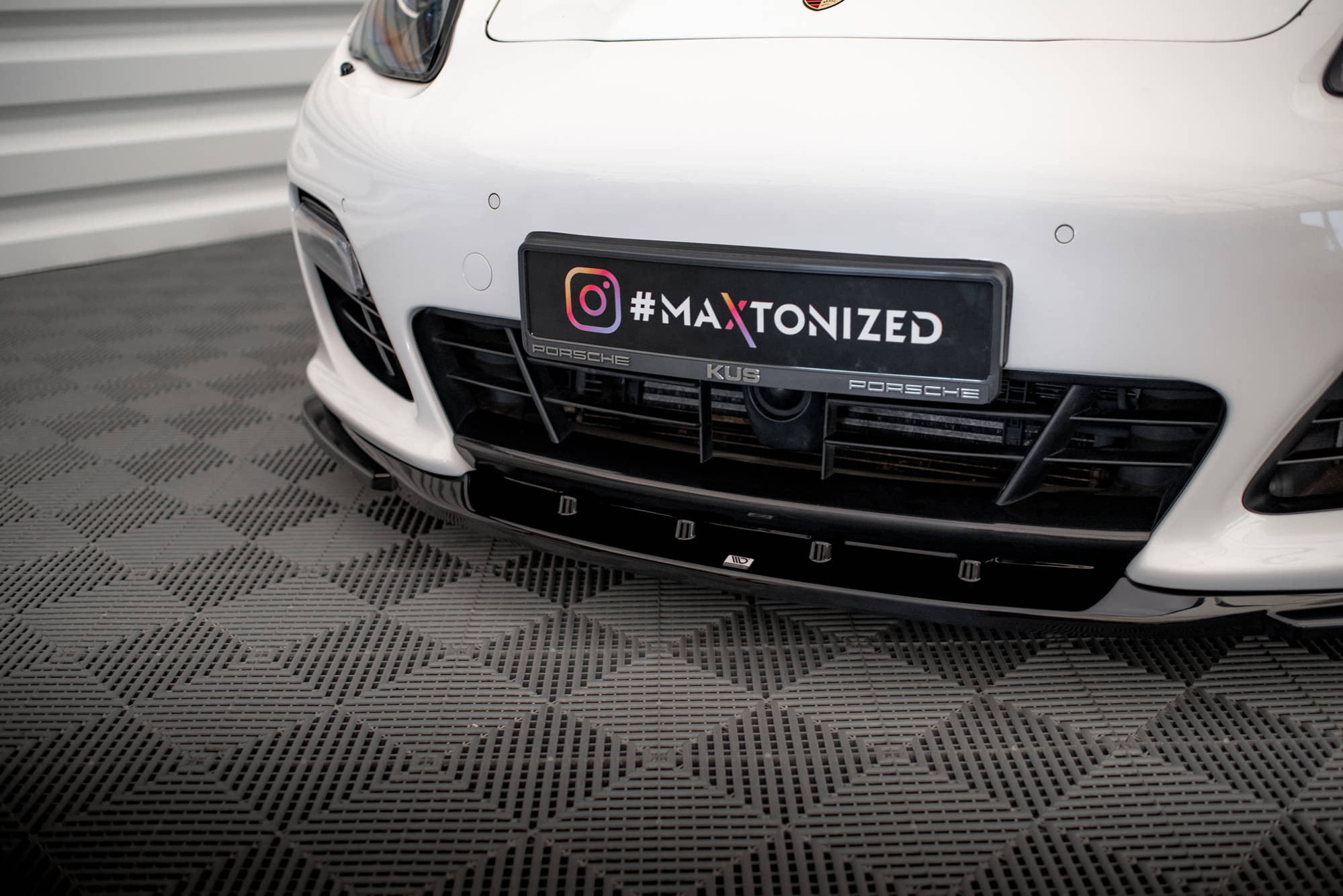 pol_po_Front-Splitter-V-2-Porsche-Panamera-Turbo-Sport-Design-Package-970-17240_5 pol_po_Front-Splitter-V-2-Porsche-Panamera-Turbo-Sport-Design-Package-970-17240_5