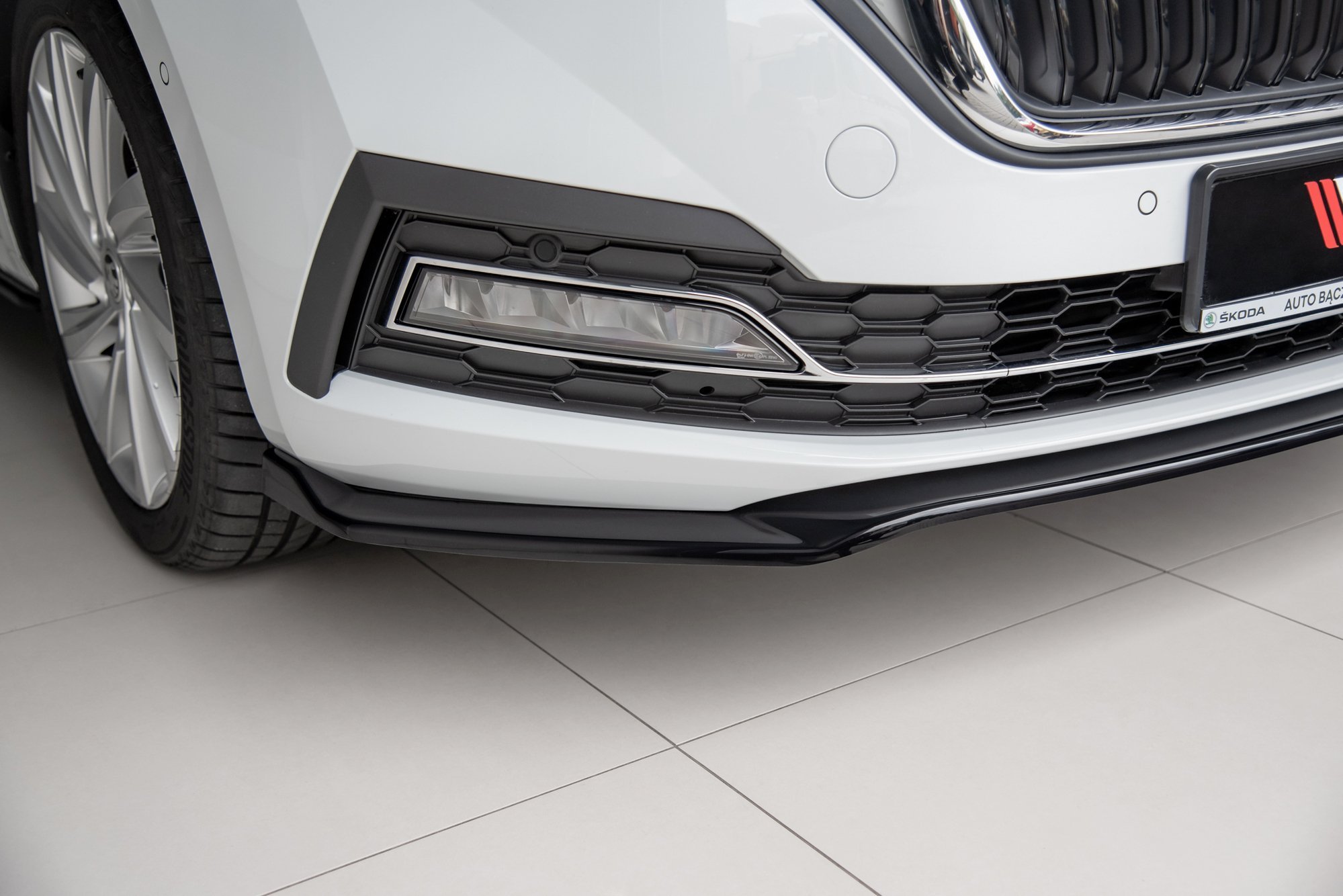 pol_po_Front-Splitter-V-2-Skoda-Octavia-Mk4-10535_5 pol_po_Front-Splitter-V-2-Skoda-Octavia-Mk4-10535_5