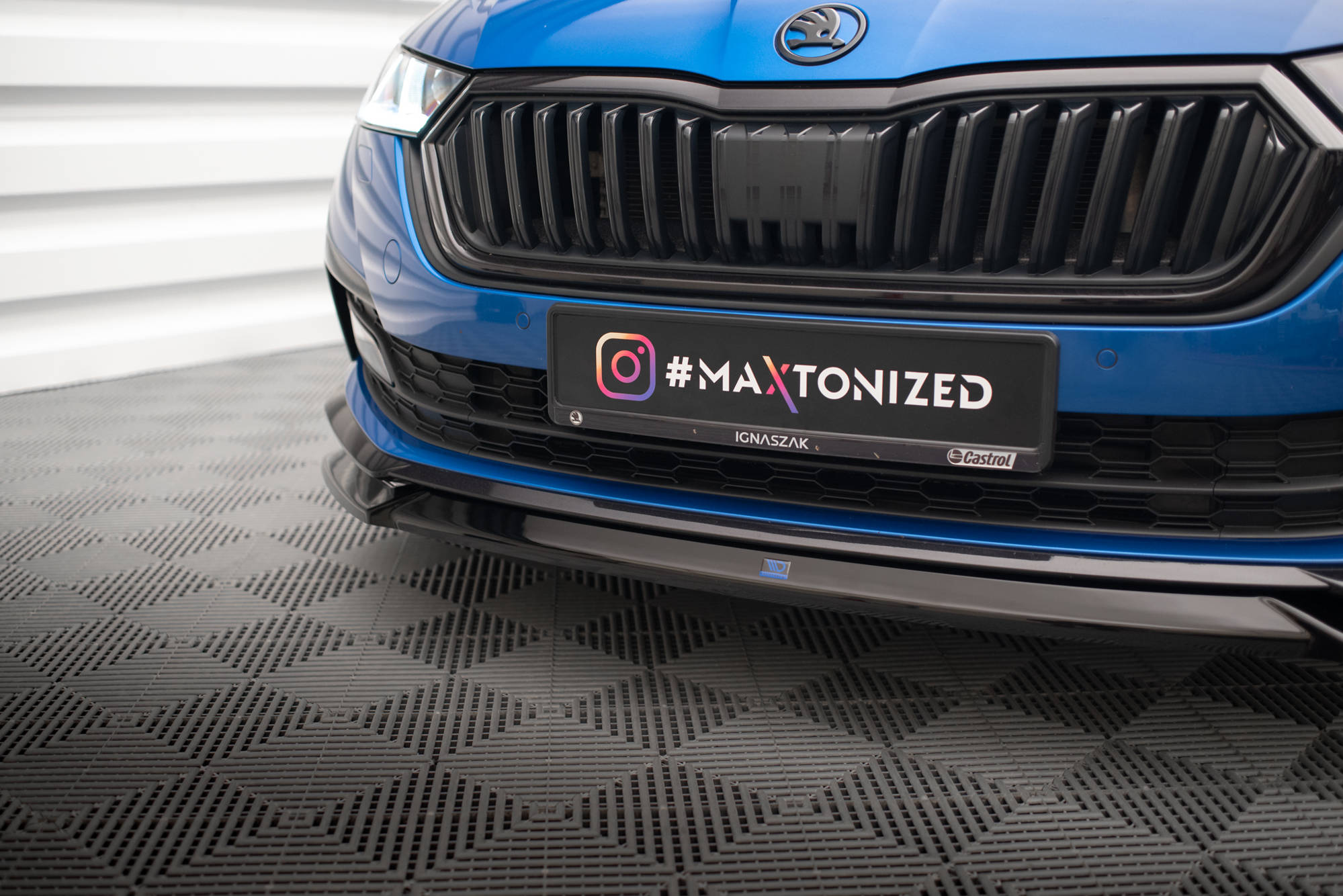 pol_po_Front-Splitter-V-2-Skoda-Octavia-Sportline-Mk4-18560_3 pol_po_Front-Splitter-V-2-Skoda-Octavia-Sportline-Mk4-18560_3