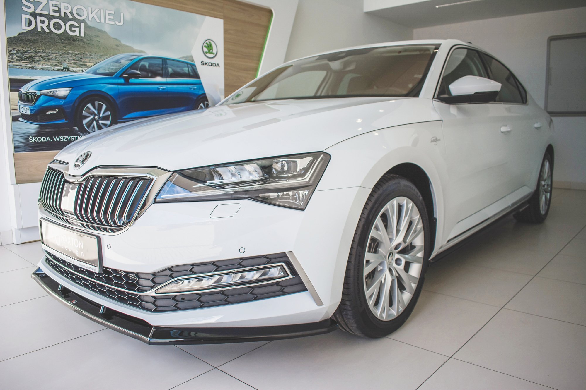 pol_po_Front-Splitter-V-2-Skoda-Superb-Liftback-Combi-Mk3-Facelift-8912_5 pol_po_Front-Splitter-V-2-Skoda-Superb-Liftback-Combi-Mk3-Facelift-8912_5