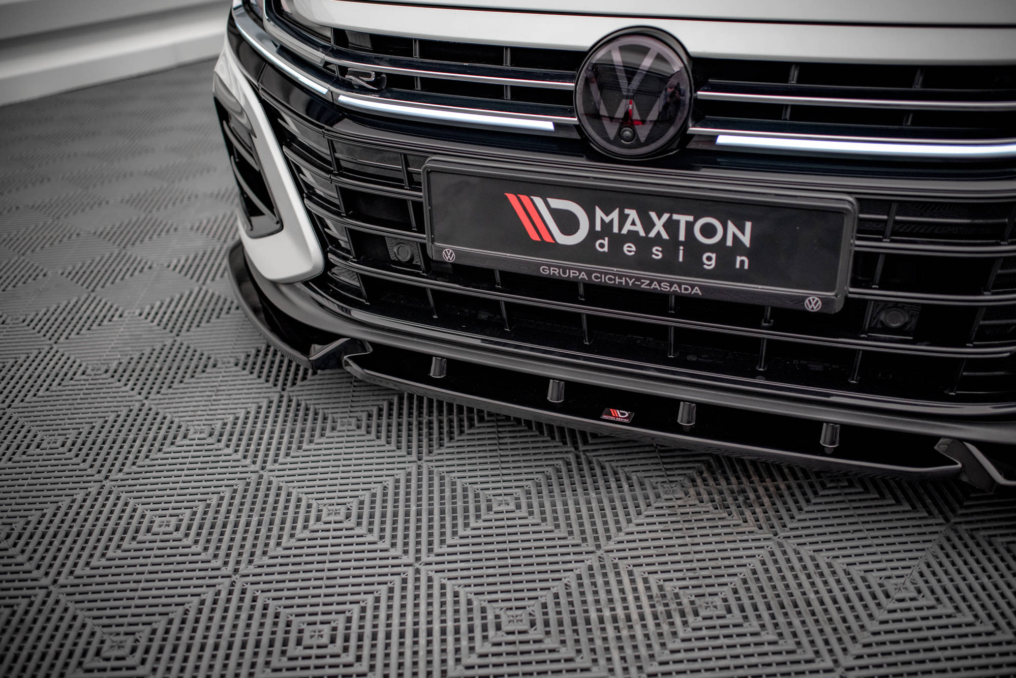 pol_po_Front-Splitter-V-2-Volkswagen-Arteon-R-Sedan-Shooting-Brake-Mk1-Facelift-14970_6 pol_po_Front-Splitter-V-2-Volkswagen-Arteon-R-Sedan-Shooting-Brake-Mk1-Facelift-14970_6