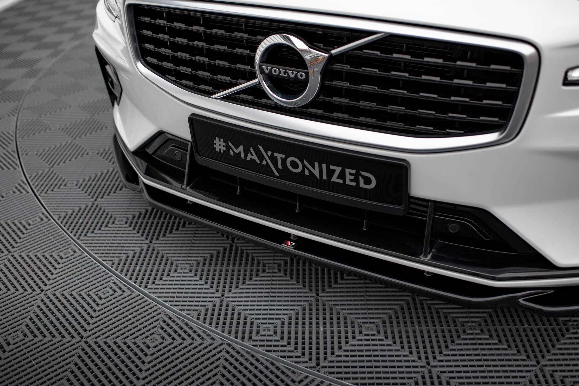 pol_po_Front-Splitter-V-2-Volvo-S60-V60-R-Design-Mk3-11172_4 pol_po_Front-Splitter-V-2-Volvo-S60-V60-R-Design-Mk3-11172_4