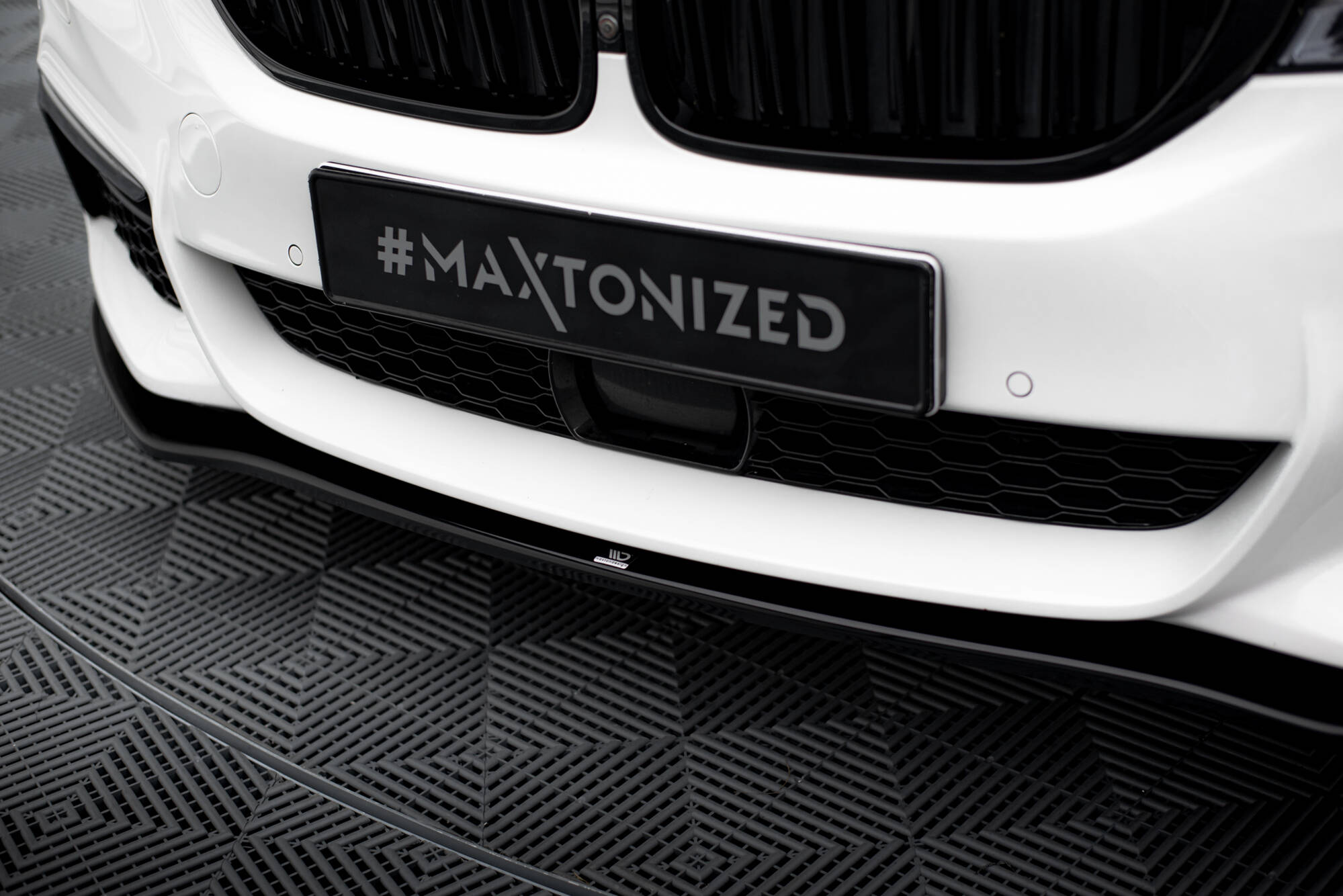pol_po_Front-Splitter-V-2-for-BMW-5-M-Pack-M550d-M550i-G30-G31-M-Pack-5659_4 pol_po_Front-Splitter-V-2-for-BMW-5-M-Pack-M550d-M550i-G30-G31-M-Pack-5659_4