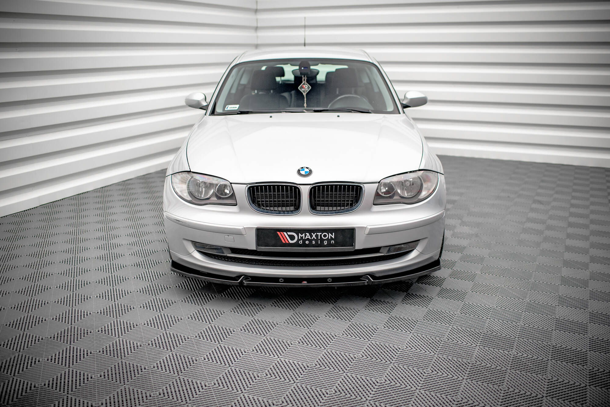 pol_po_Front-Splitter-V-3-BMW-1-E81-Facelift-19200_2 pol_po_Front-Splitter-V-3-BMW-1-E81-Facelift-19200_2
