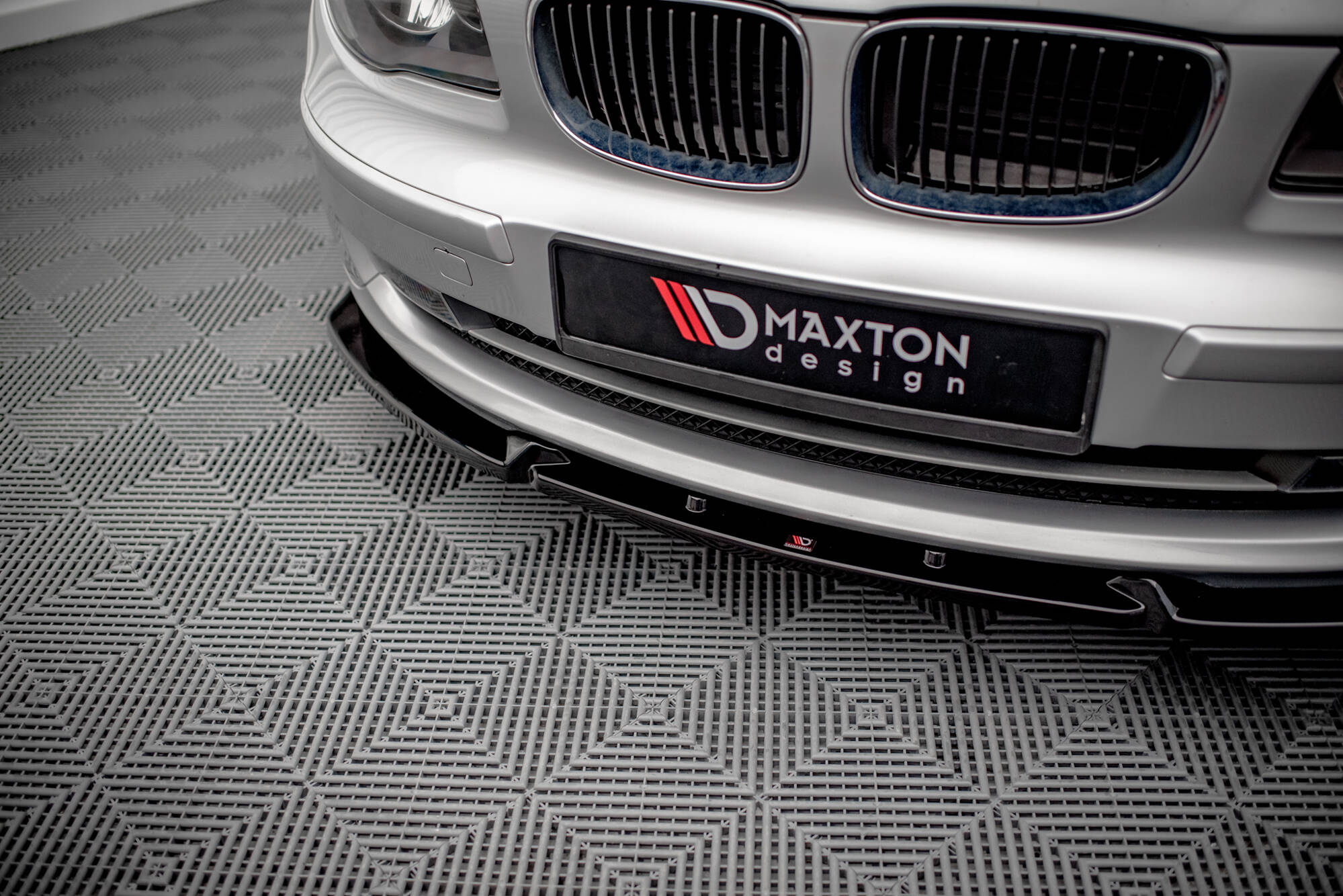 pol_po_Front-Splitter-V-3-BMW-1-E81-Facelift-19200_4 pol_po_Front-Splitter-V-3-BMW-1-E81-Facelift-19200_4