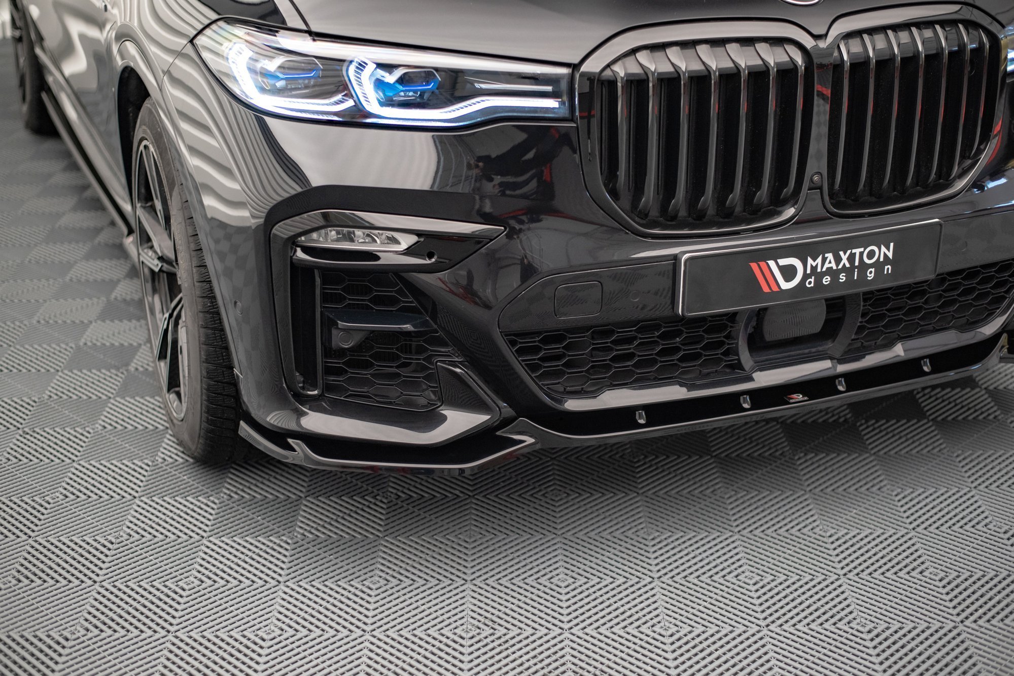 pol_po_Front-Splitter-V-3-BMW-X7-M-Pack-G07-12479_4 pol_po_Front-Splitter-V-3-BMW-X7-M-Pack-G07-12479_4