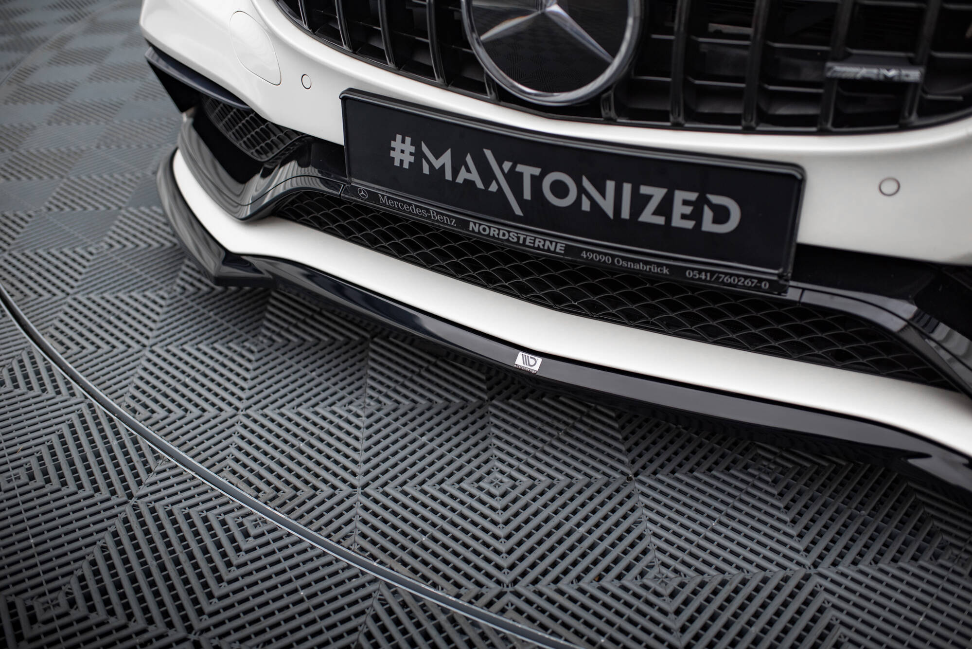 pol_po_Front-Splitter-V-3-Mercedes-AMG-C63-Sedan-Estate-W205-S205-20579_6 pol_po_Front-Splitter-V-3-Mercedes-AMG-C63-Sedan-Estate-W205-S205-20579_6