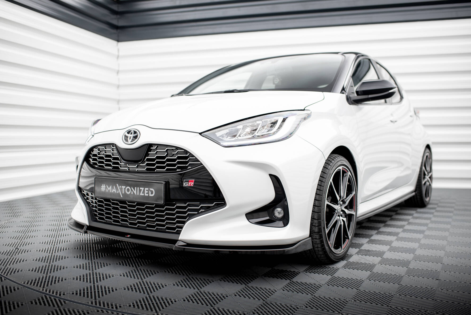 pol_po_Front-Splitter-V-3-Toyota-Yaris-Mk4-16922_6 pol_po_Front-Splitter-V-3-Toyota-Yaris-Mk4-16922_6