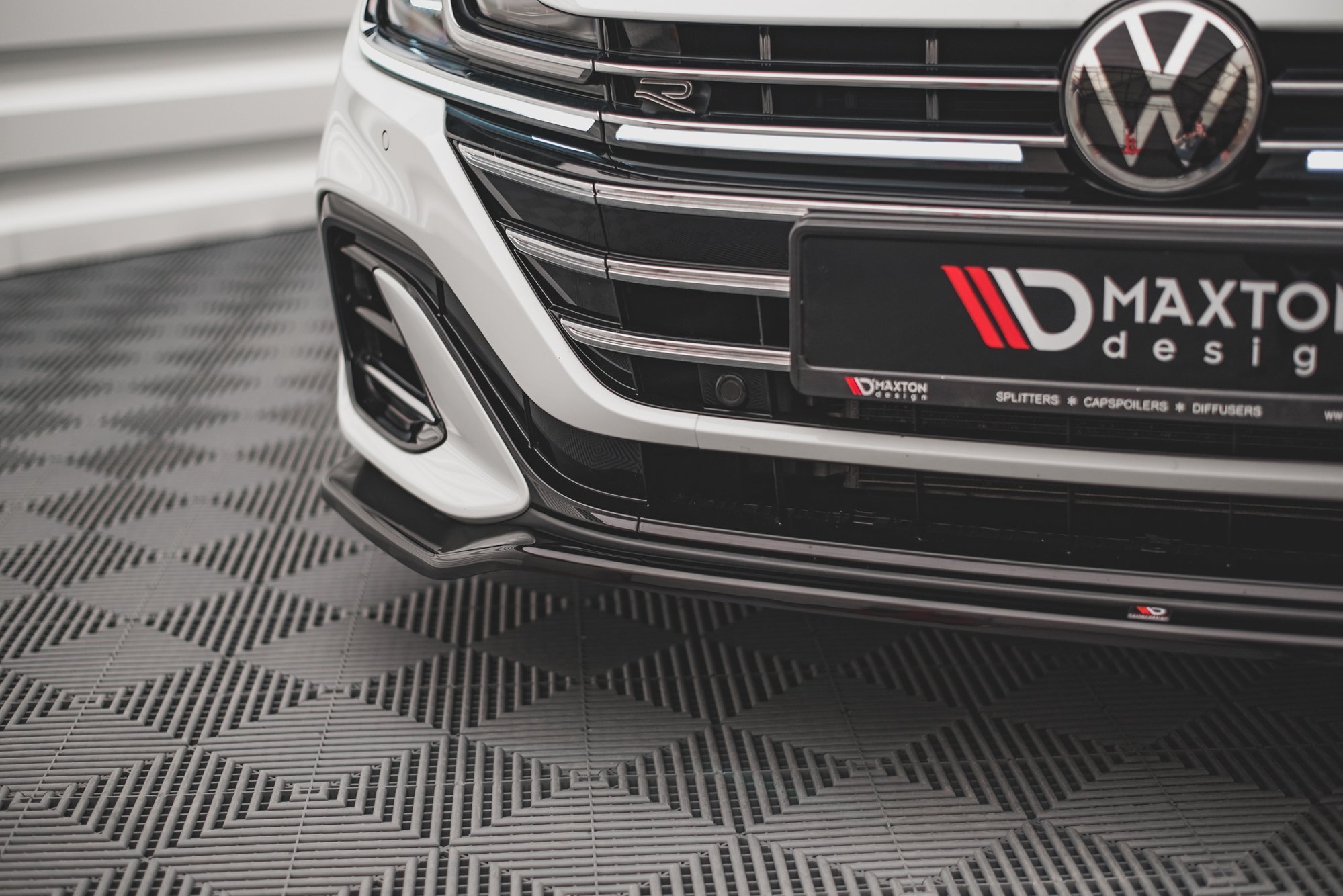 pol_po_Front-Splitter-V-3-Volkswagen-Arteon-R-Line-Sedan-Shooting-Brake-Mk1-Facelift-13521_5 pol_po_Front-Splitter-V-3-Volkswagen-Arteon-R-Line-Sedan-Shooting-Brake-Mk1-Facelift-13521_5