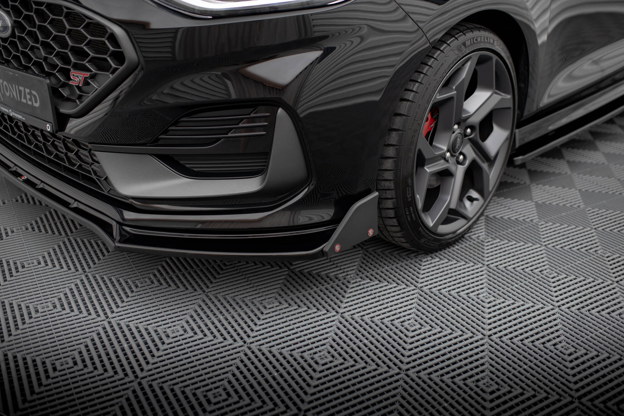 pol_po_Front-Splitter-V-4-Flaps-Ford-Fiesta-ST-ST-line-Mk8-Facelift-20202_4 pol_po_Front-Splitter-V-4-Flaps-Ford-Fiesta-ST-ST-line-Mk8-Facelift-20202_4
