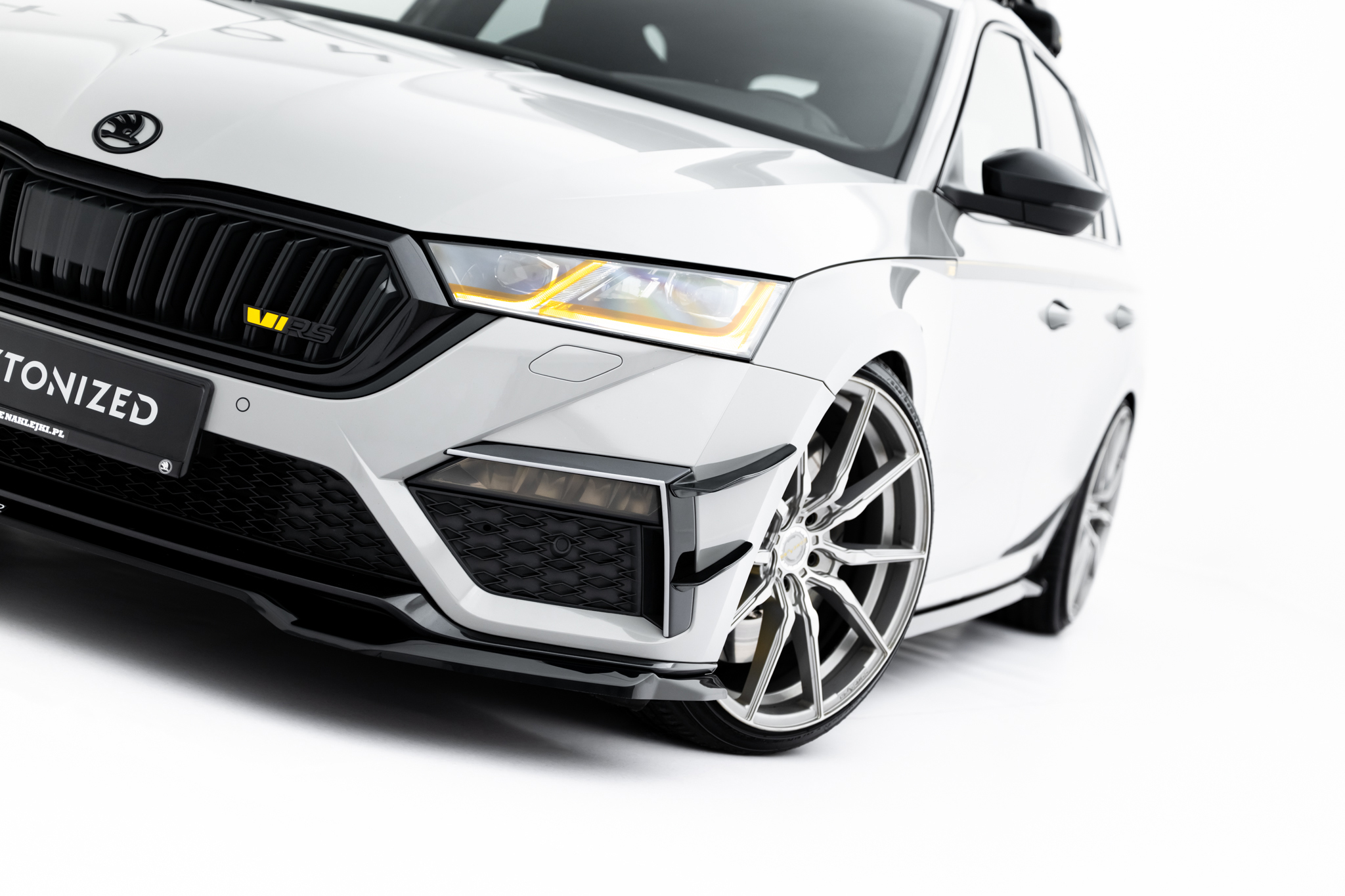 pol_po_Front-Splitter-V-4-Skoda-Octavia-RS-Mk4-22961_6 pol_po_Front-Splitter-V-4-Skoda-Octavia-RS-Mk4-22961_6