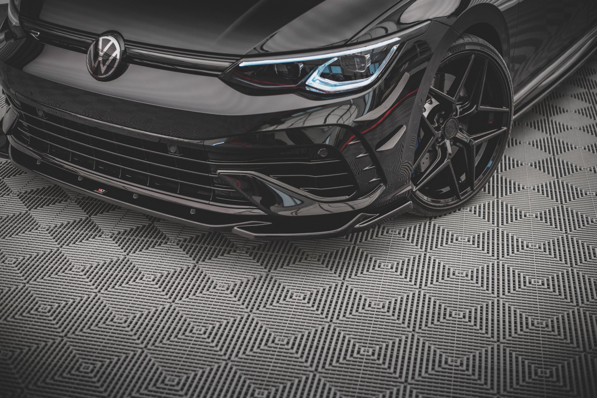 pol_po_Front-Splitter-V-4-Volkswagen-Golf-R-Hatchback-Variant-Mk8-13081_6 pol_po_Front-Splitter-V-4-Volkswagen-Golf-R-Hatchback-Variant-Mk8-13081_6