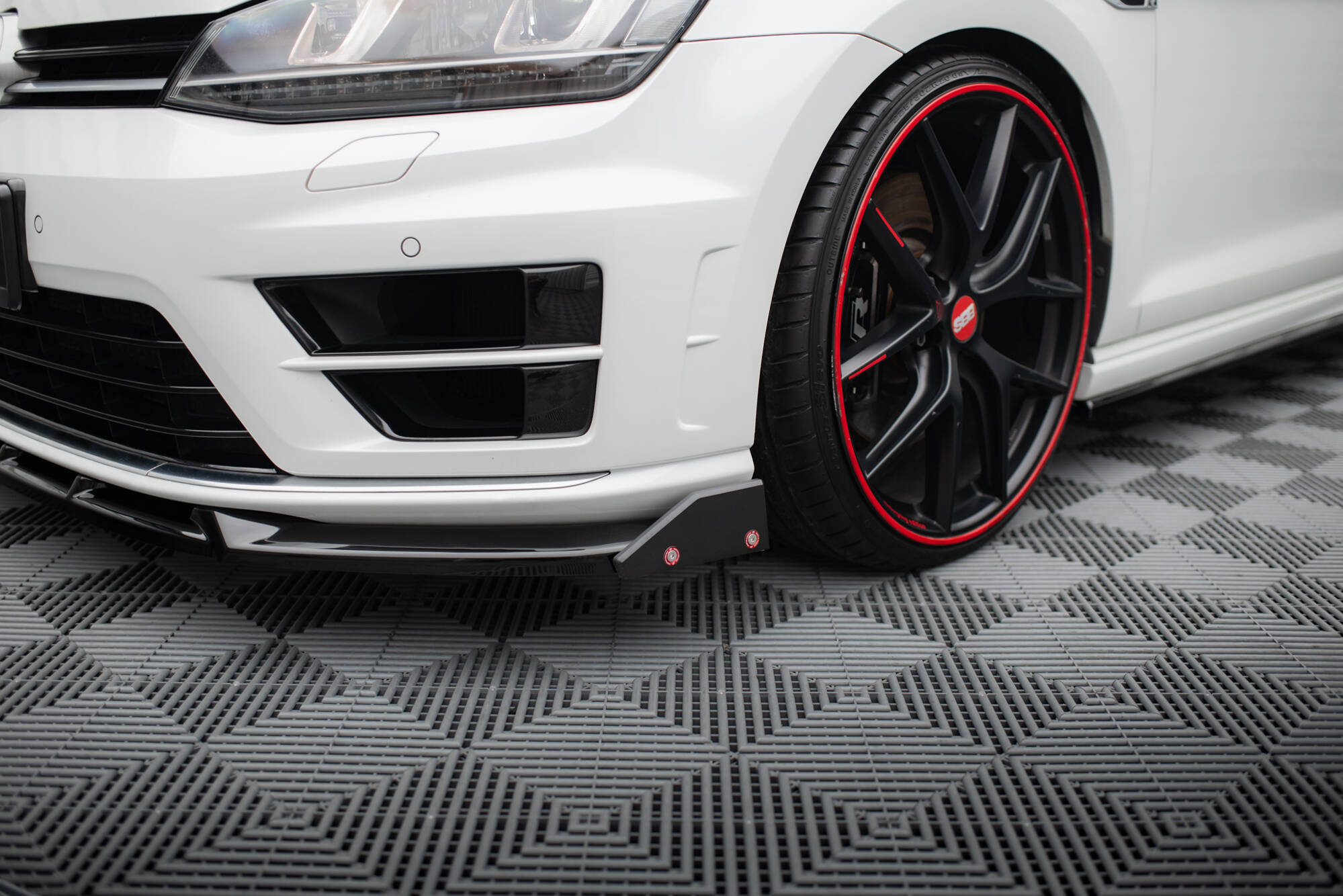pol_po_Front-Splitter-V-5-Flaps-Volkswagen-Golf-R-R-Line-Mk7-20981_7 pol_po_Front-Splitter-V-5-Flaps-Volkswagen-Golf-R-R-Line-Mk7-20981_7
