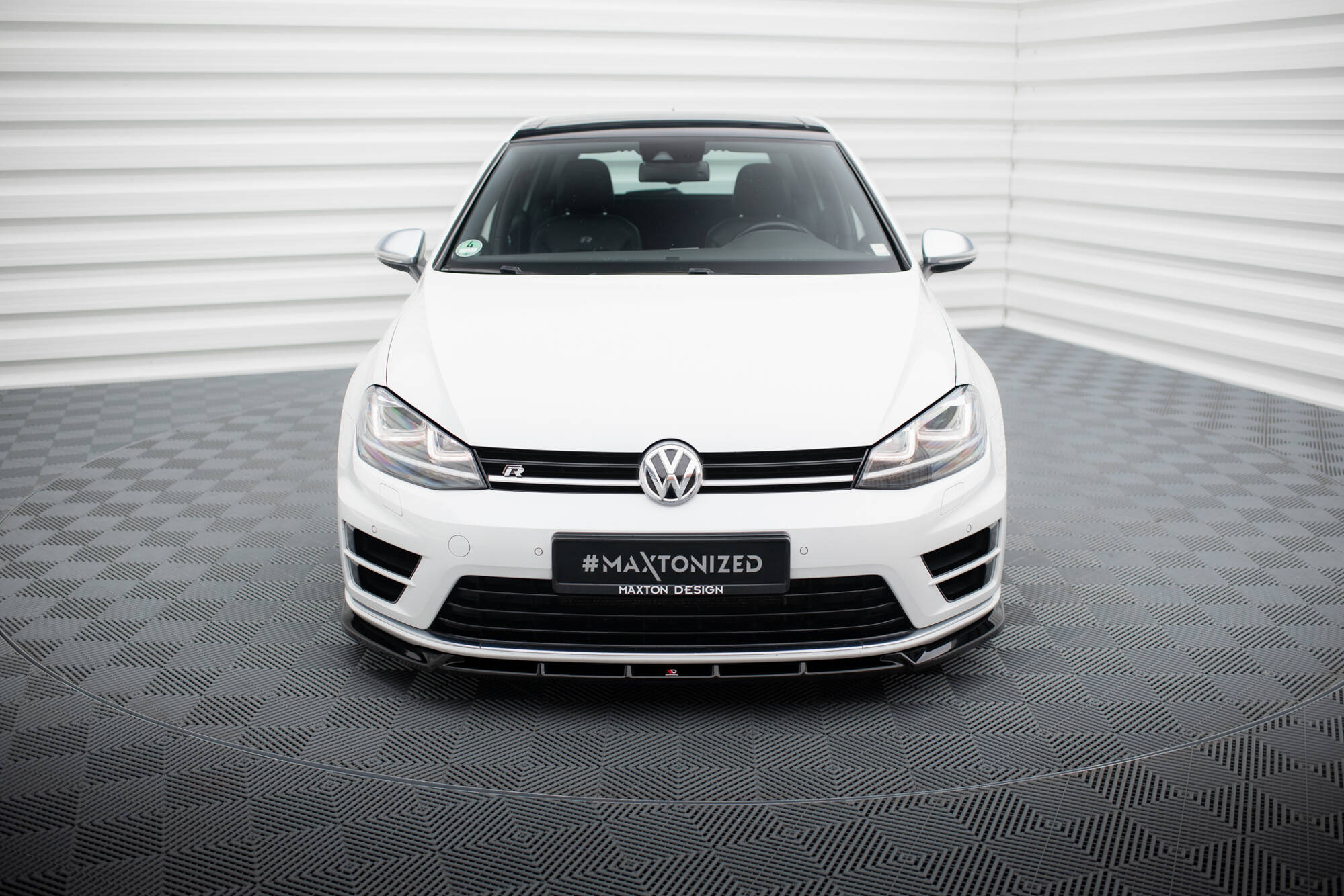 pol_po_Front-Splitter-V-5-Volkswagen-Golf-R-R-Line-Mk7-20980_2 pol_po_Front-Splitter-V-5-Volkswagen-Golf-R-R-Line-Mk7-20980_2