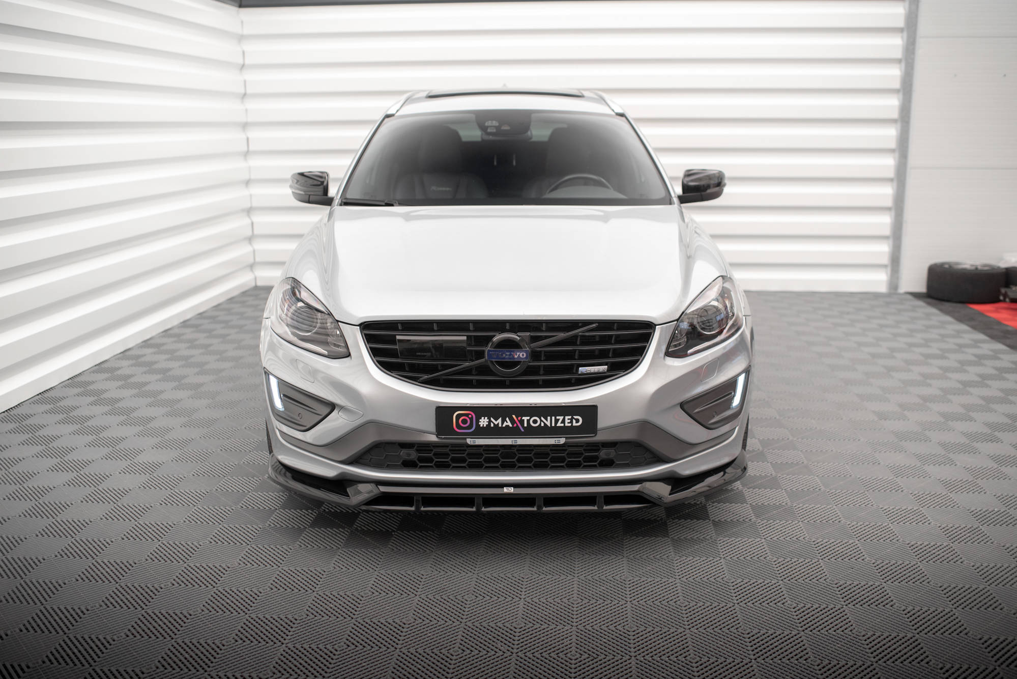 pol_po_Front-Splitter-Volvo-XC60-R-Design-Mk1-Facelift-17957_5 pol_po_Front-Splitter-Volvo-XC60-R-Design-Mk1-Facelift-17957_5