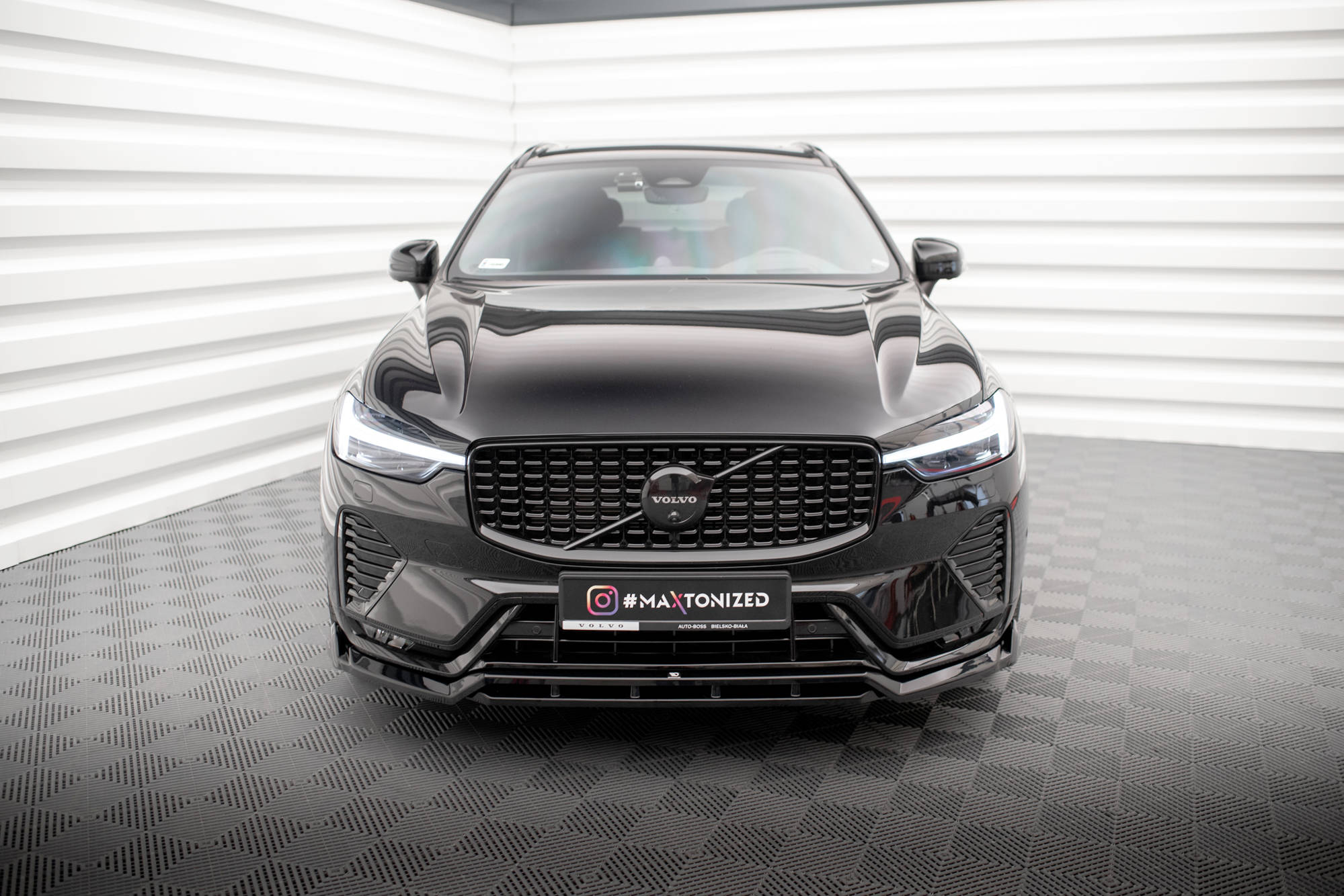 pol_po_Front-Splitter-Volvo-XC60-R-Design-Mk2-Facelift-17973_5 pol_po_Front-Splitter-Volvo-XC60-R-Design-Mk2-Facelift-17973_5