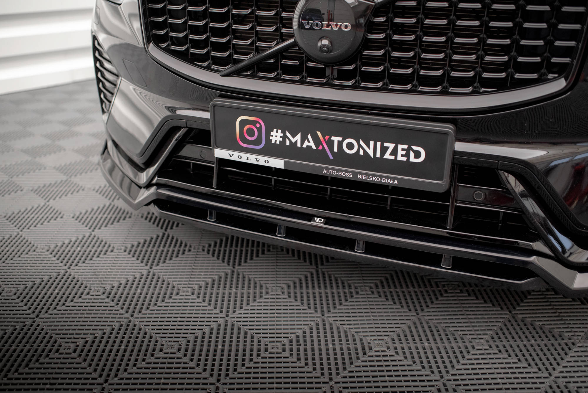 pol_po_Front-Splitter-Volvo-XC60-R-Design-Mk2-Facelift-17973_6 pol_po_Front-Splitter-Volvo-XC60-R-Design-Mk2-Facelift-17973_6