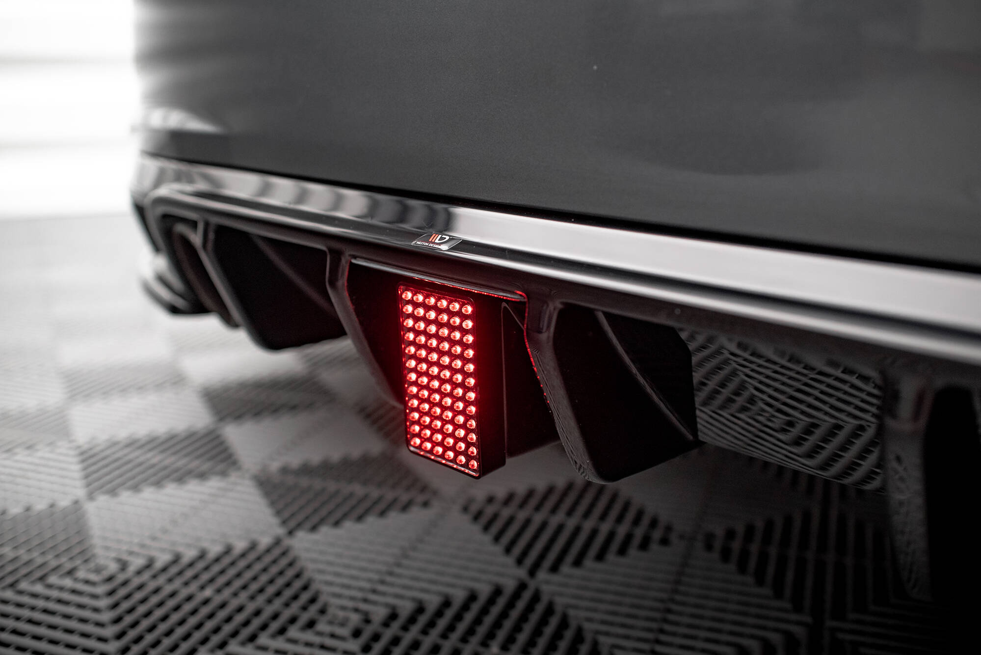 pol_po_Led-Stop-Light-Audi-TT-S-Line-8S-19931_6 pol_po_Led-Stop-Light-Audi-TT-S-Line-8S-19931_6